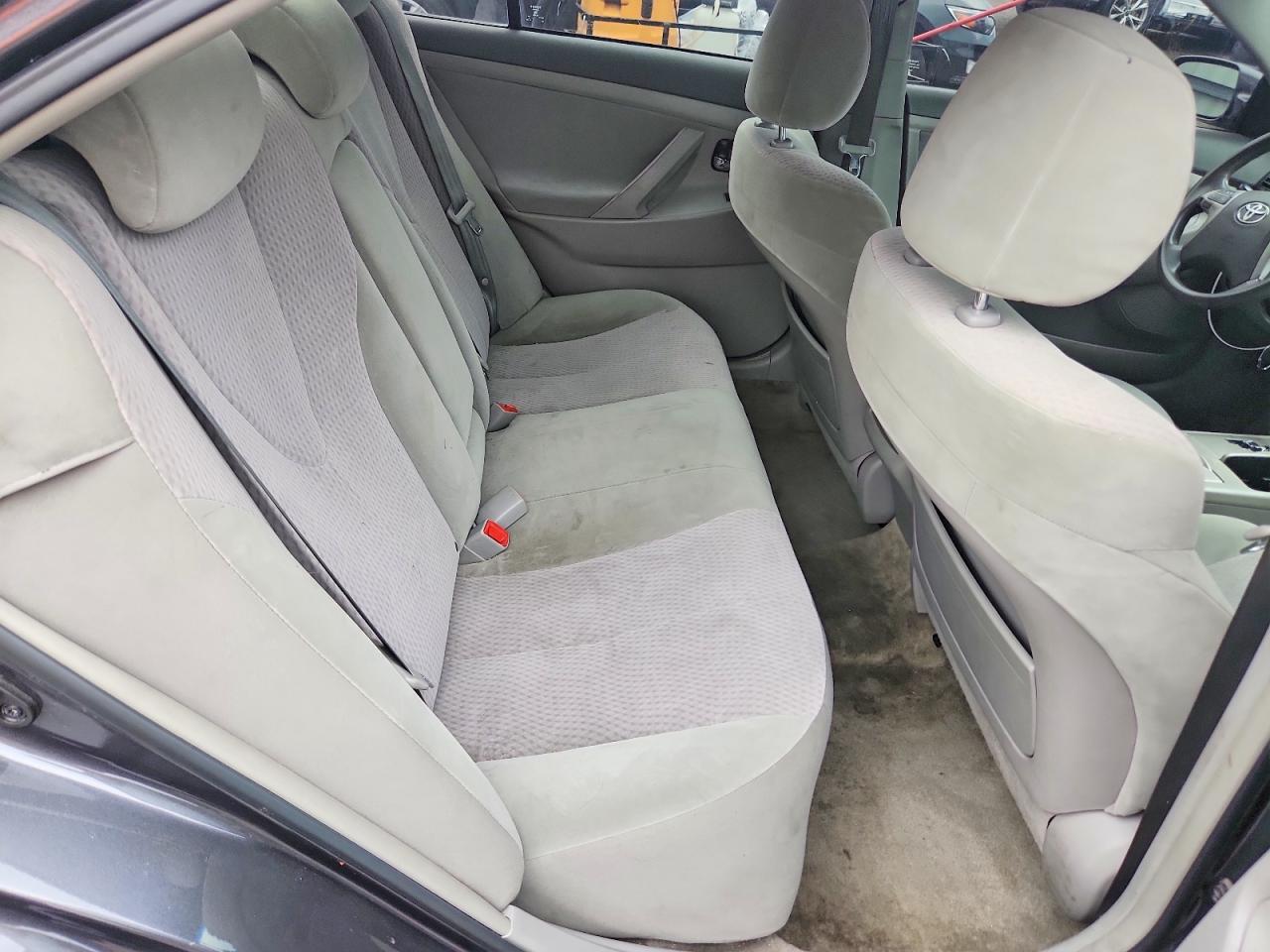 2010 TOYOTA CAMRY LE — Фото 10 из 12
