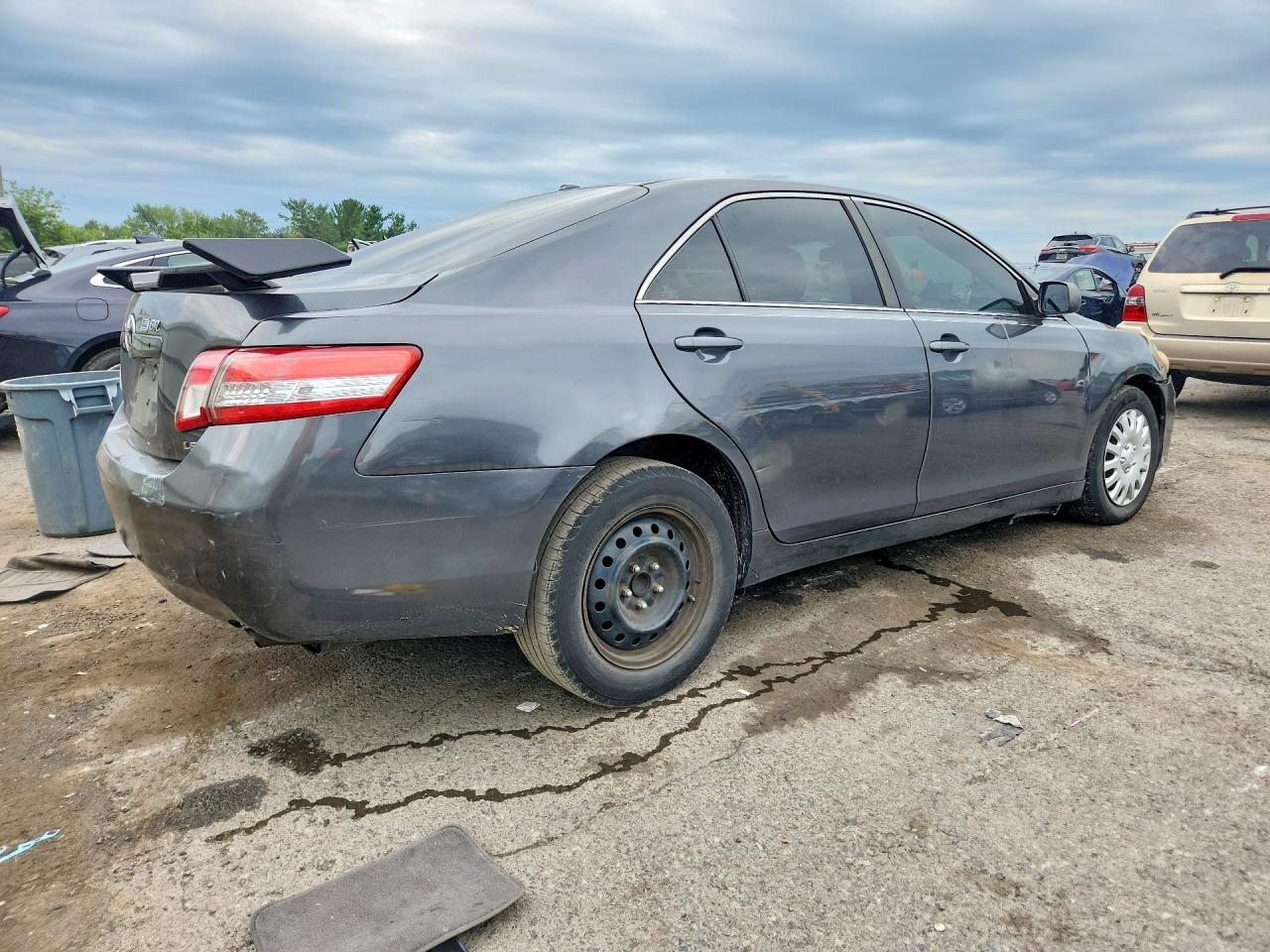 2010 TOYOTA CAMRY LE — Фото 3 из 12