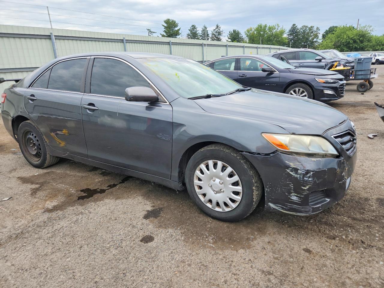 2010 TOYOTA CAMRY LE — Фото 4 из 12