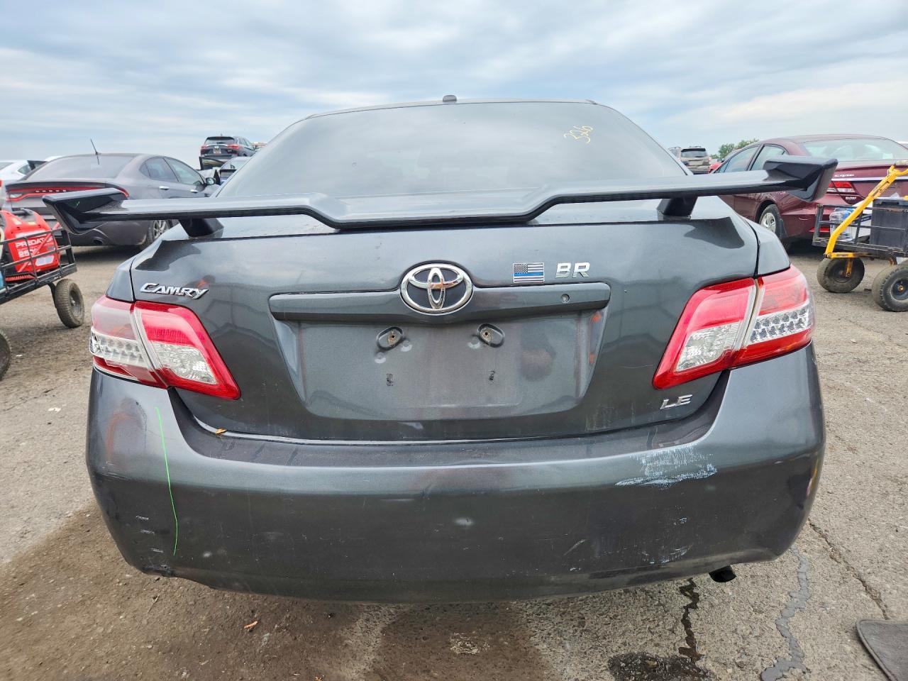2010 TOYOTA CAMRY LE — Фото 6 из 12
