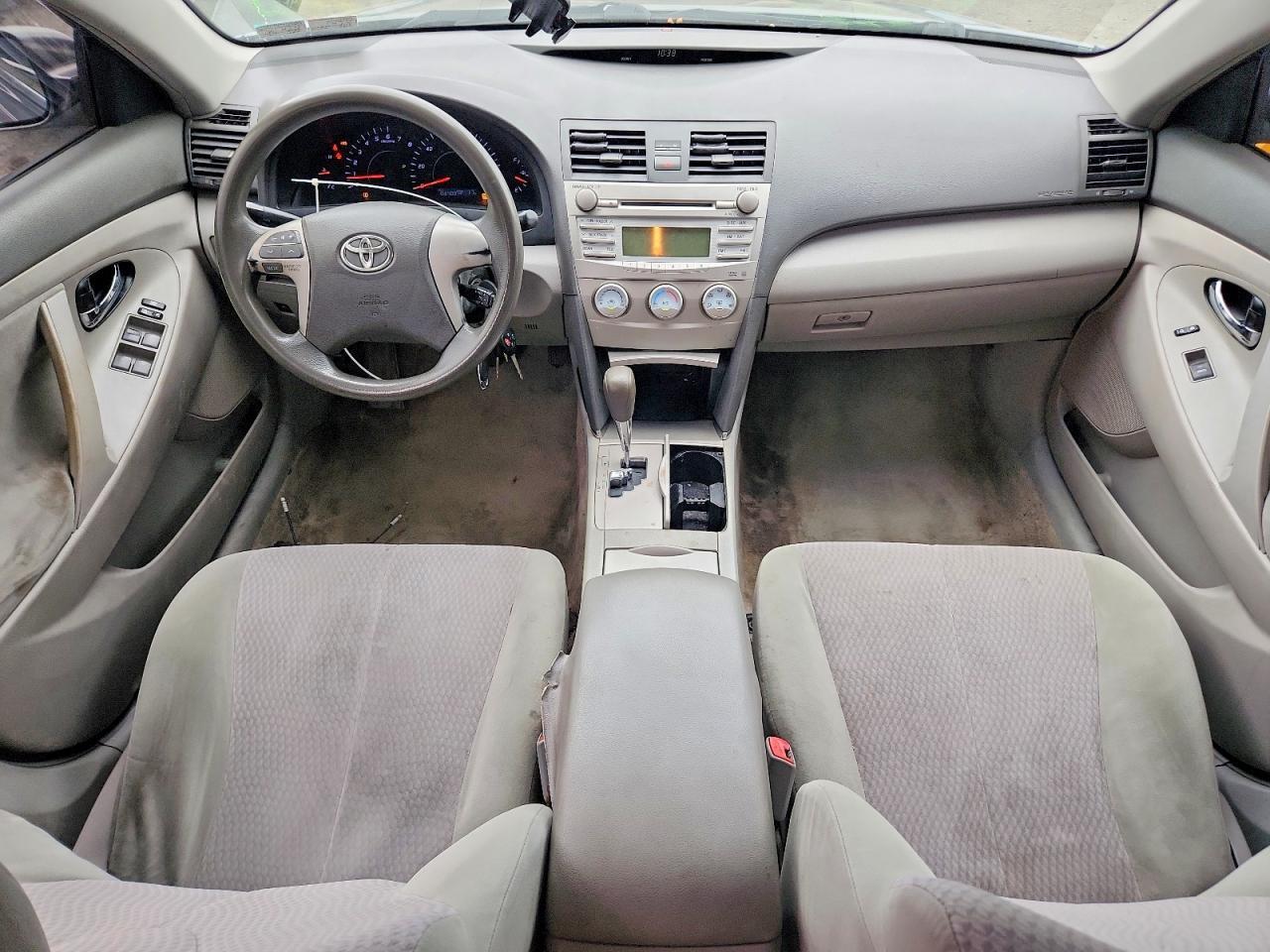 2010 TOYOTA CAMRY LE — Фото 8 из 12