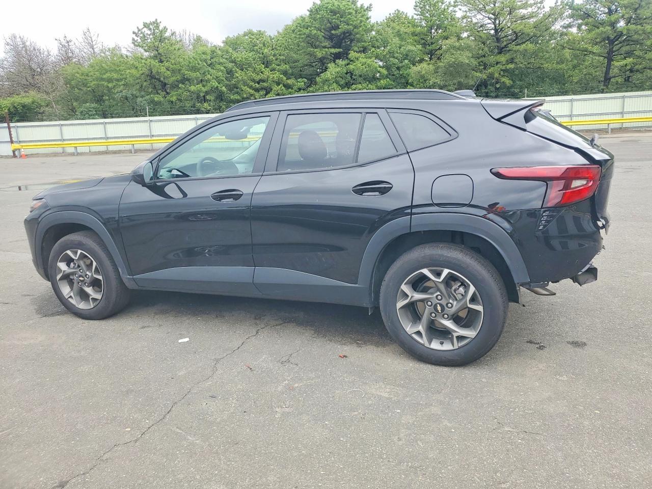 2025 CHEVROLET TRAX 1LT — Фото 2 из 13