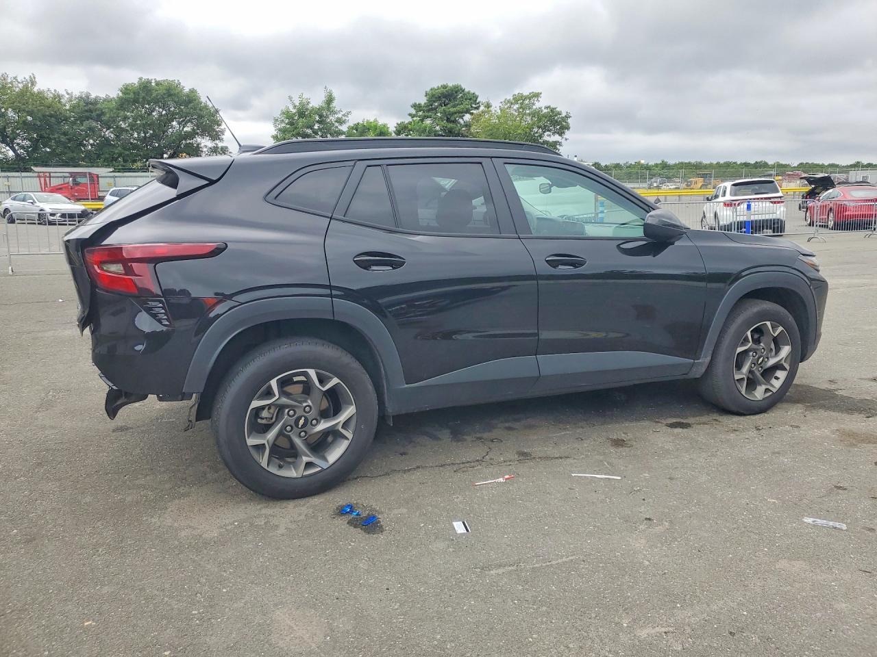 2025 CHEVROLET TRAX 1LT — Фото 3 из 13