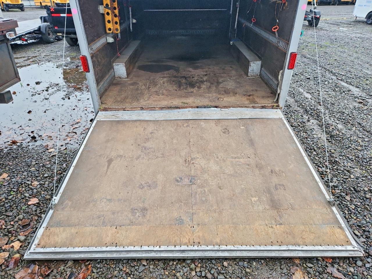 2006 WELLS CARGO ENCLOSED CARGO TRAILER — Фото 5 из 10