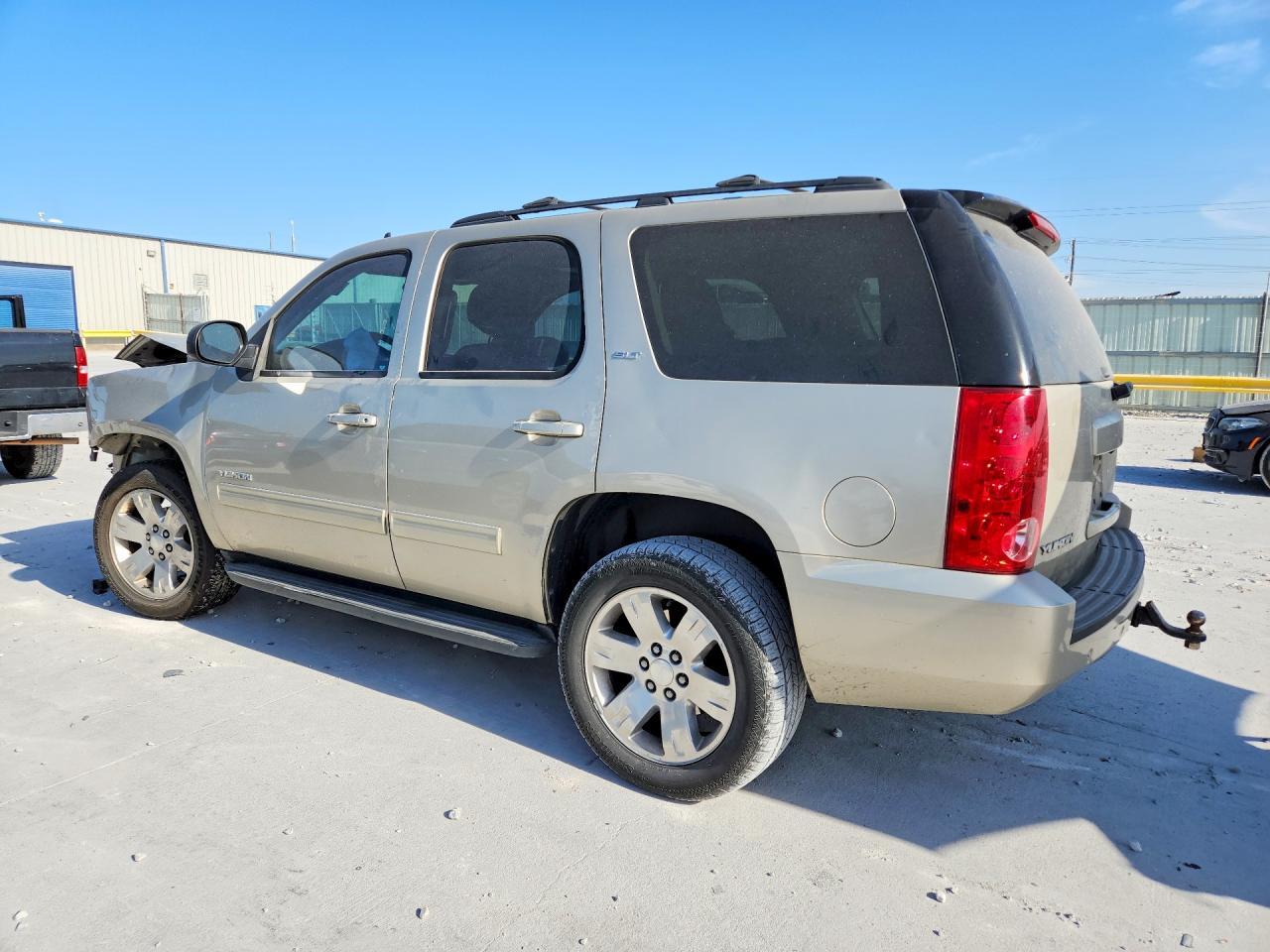 2013 GMC YUKON SLT — Фото 2 из 13