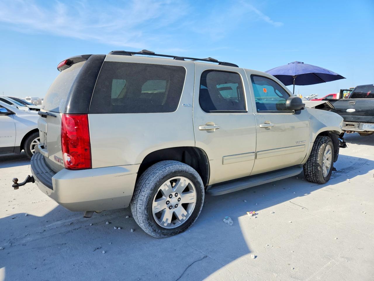 2013 GMC YUKON SLT — Фото 3 из 13
