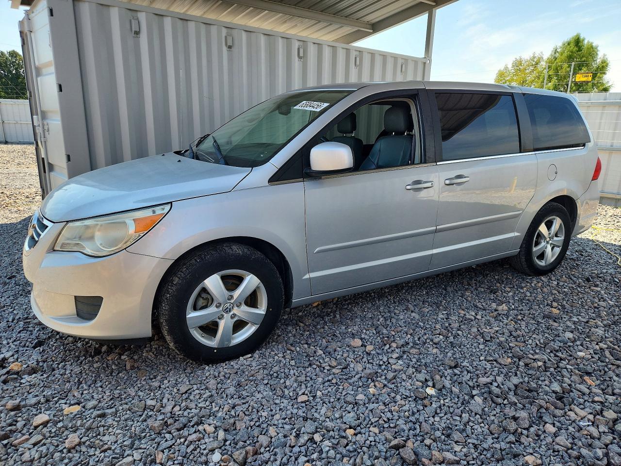 2V4RW3D17AR268194 2010 VOLKSWAGEN ROUTAN photo no. 1