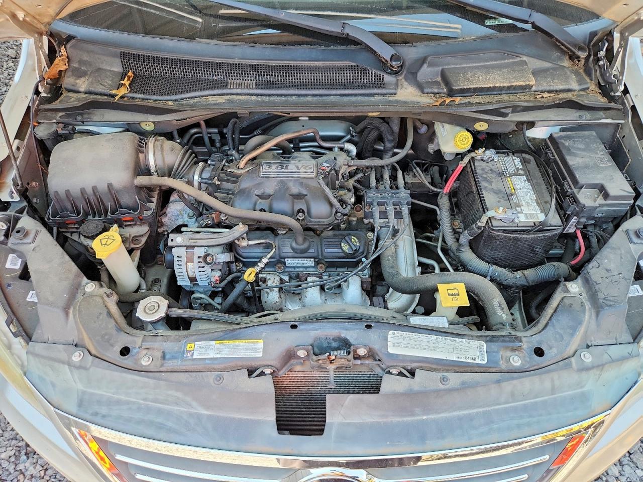 2V4RW3D17AR268194 2010 VOLKSWAGEN ROUTAN photo no. 12