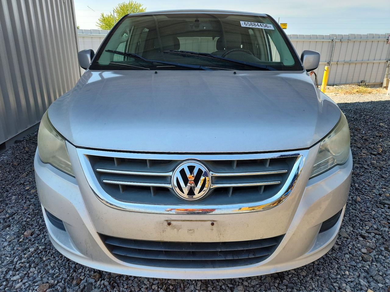 2V4RW3D17AR268194 2010 VOLKSWAGEN ROUTAN photo no. 5
