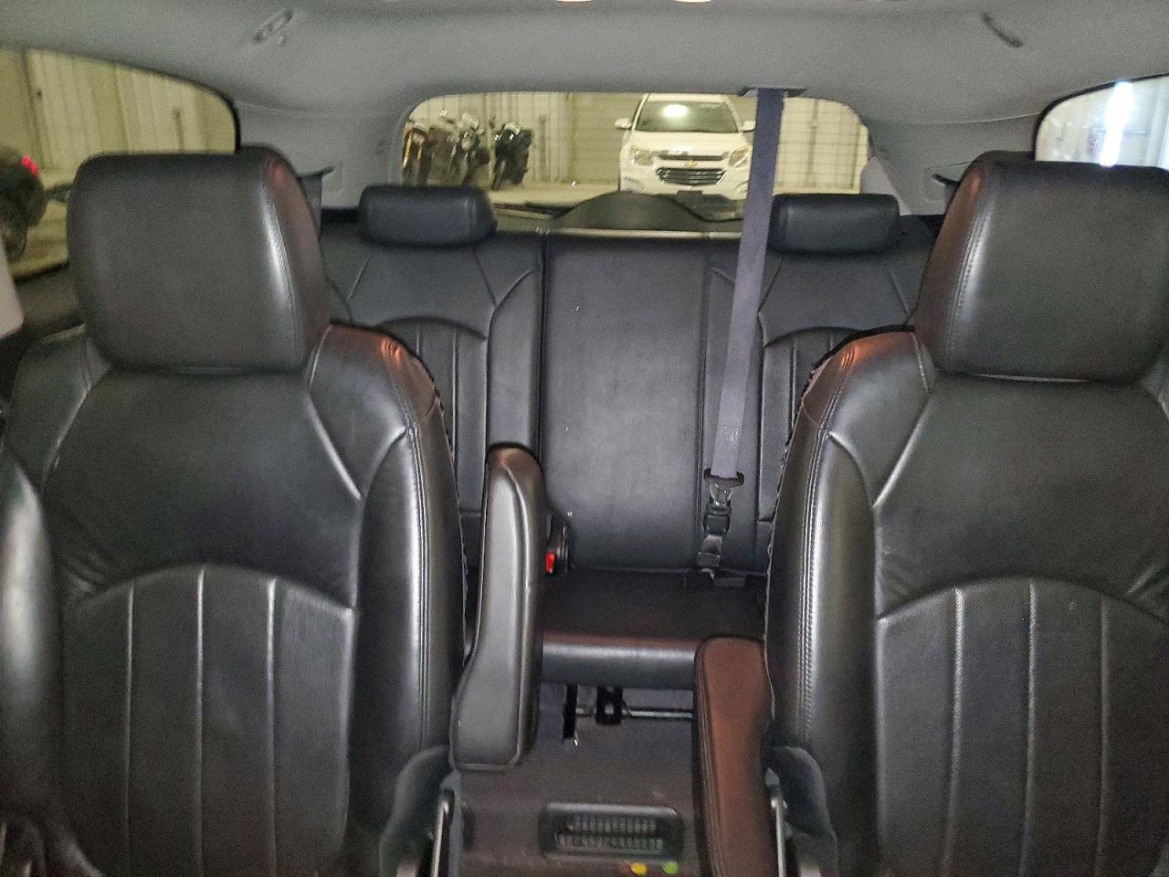 5GAKVCED5BJ227657 2011 BUICK ENCLAVE photo no. 10
