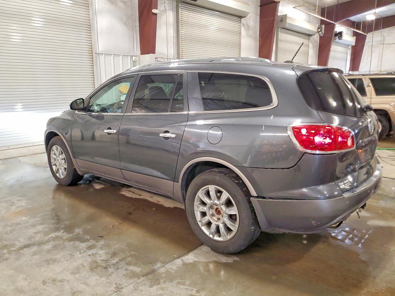 5GAKVCED5BJ227657 2011 BUICK ENCLAVE photo no. 2