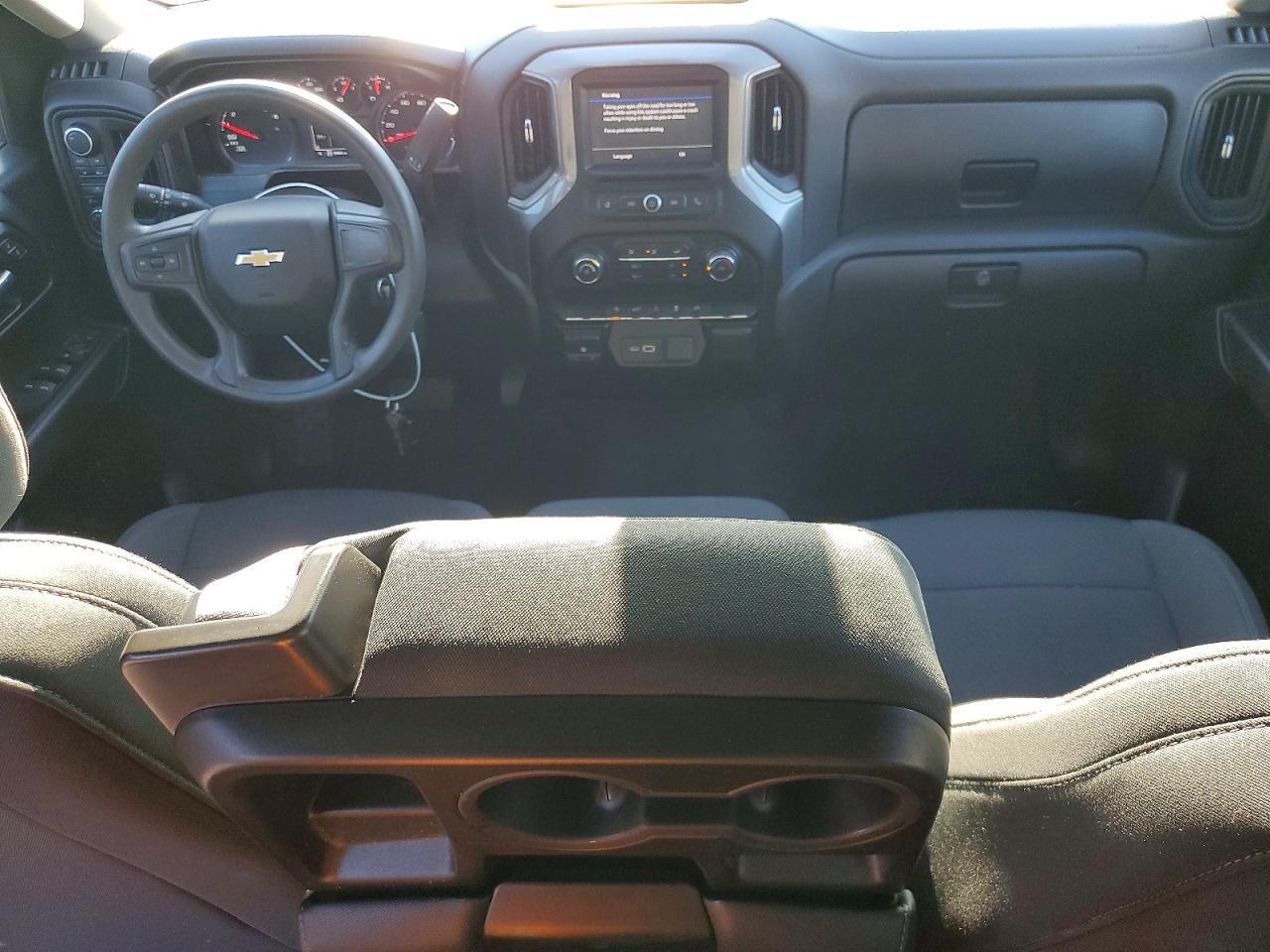2021 CHEVROLET SILVERADO K1500 CUSTOM — Фото 8 из 12