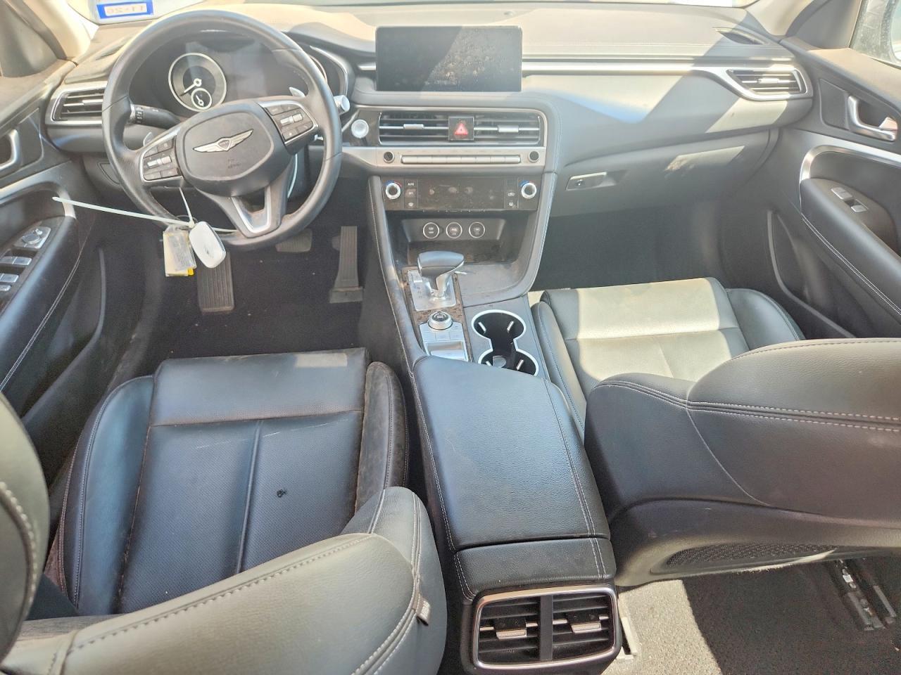 2025 GENESIS G70 2.5T STANDARD — Фото 8 из 13