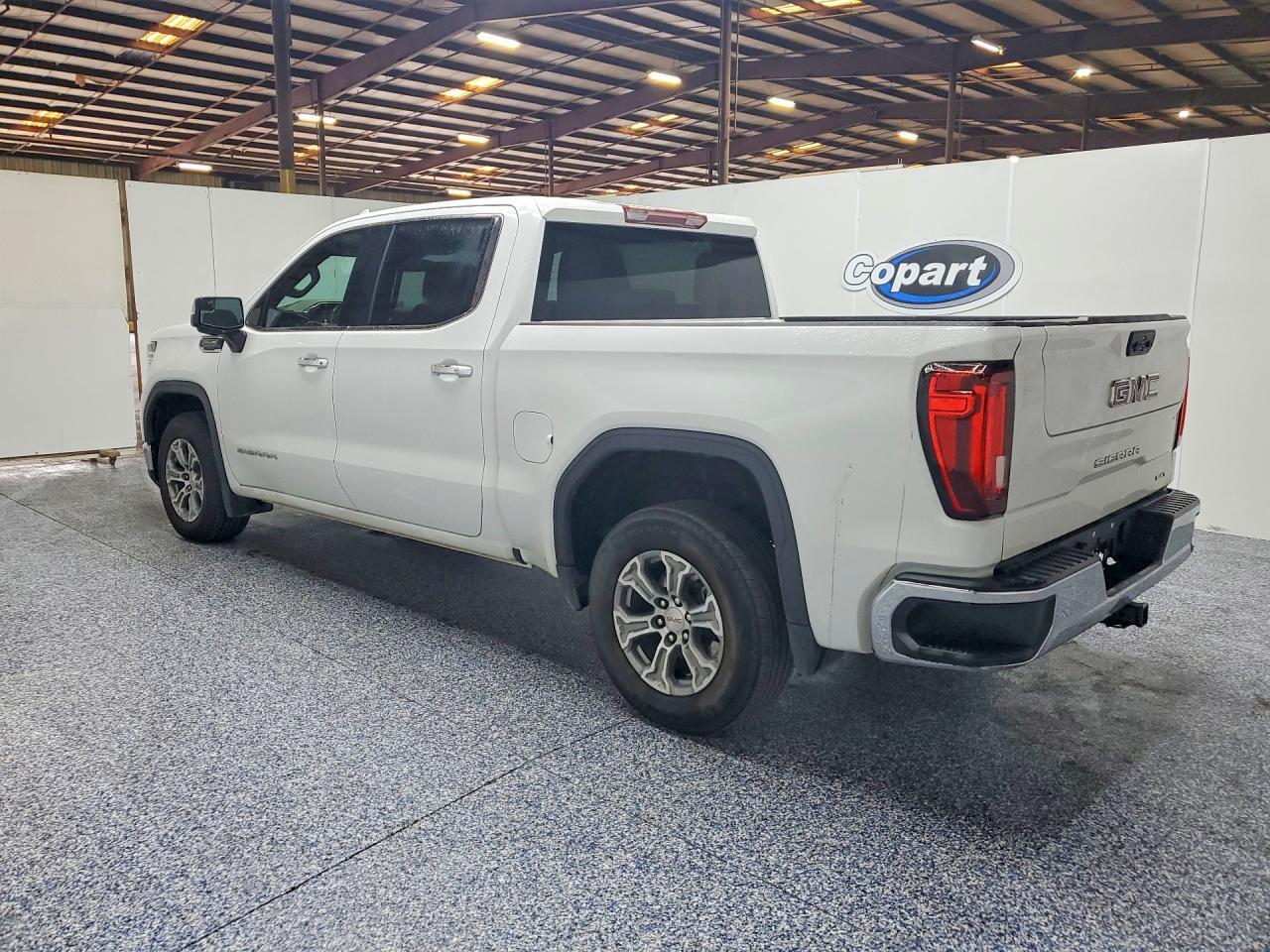 2025 GMC SIERRA C1500 SLT — Фото 2 из 12