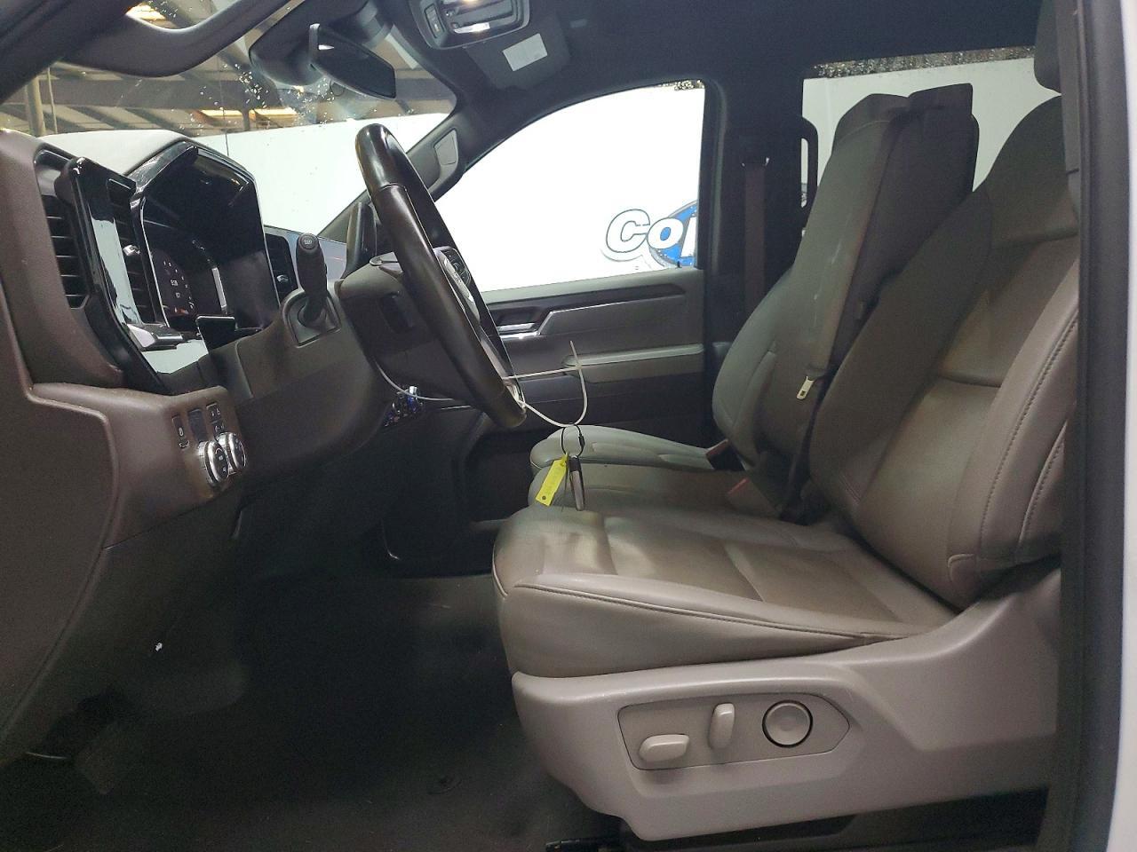 2025 GMC SIERRA C1500 SLT — Фото 7 из 12