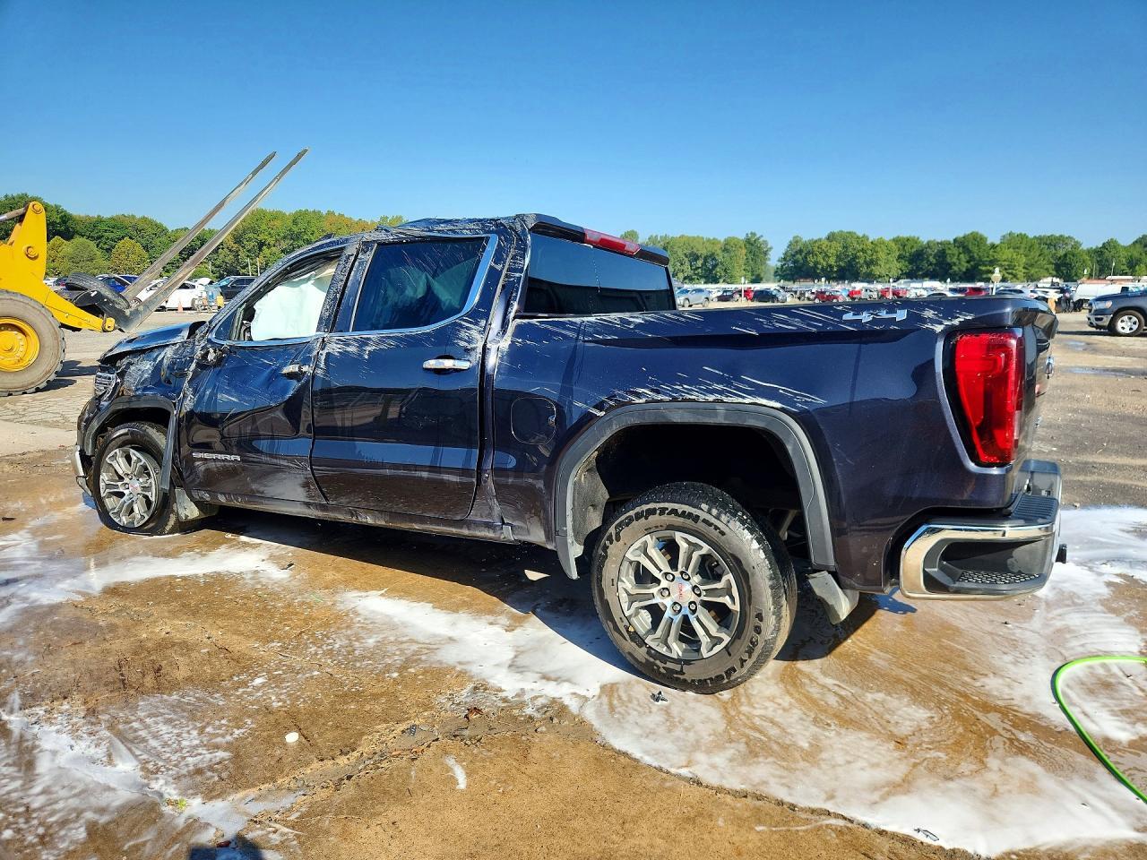 2025 GMC SIERRA K1500 SLT — Фото 2 из 12
