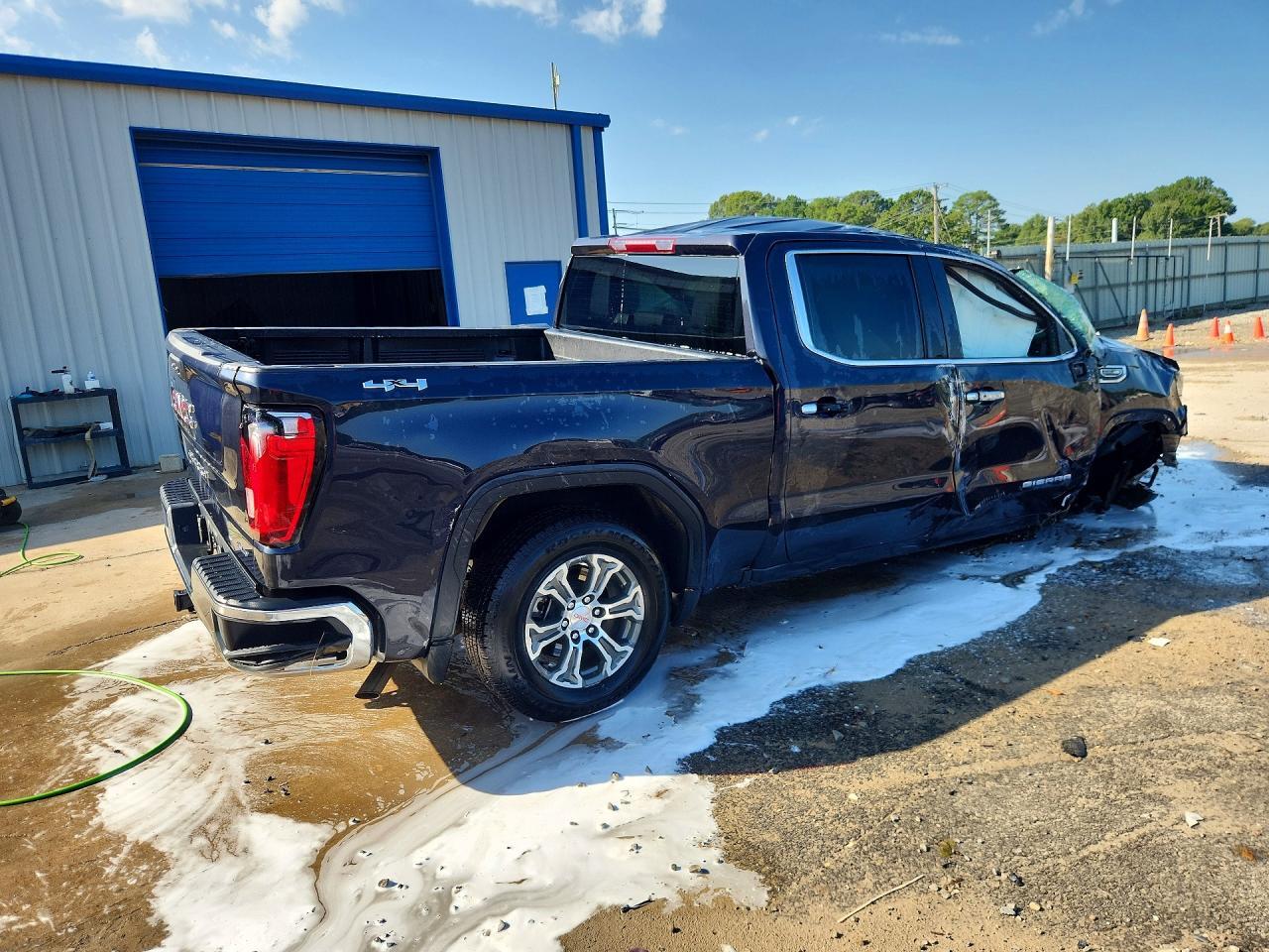 2025 GMC SIERRA K1500 SLT — Фото 3 из 12
