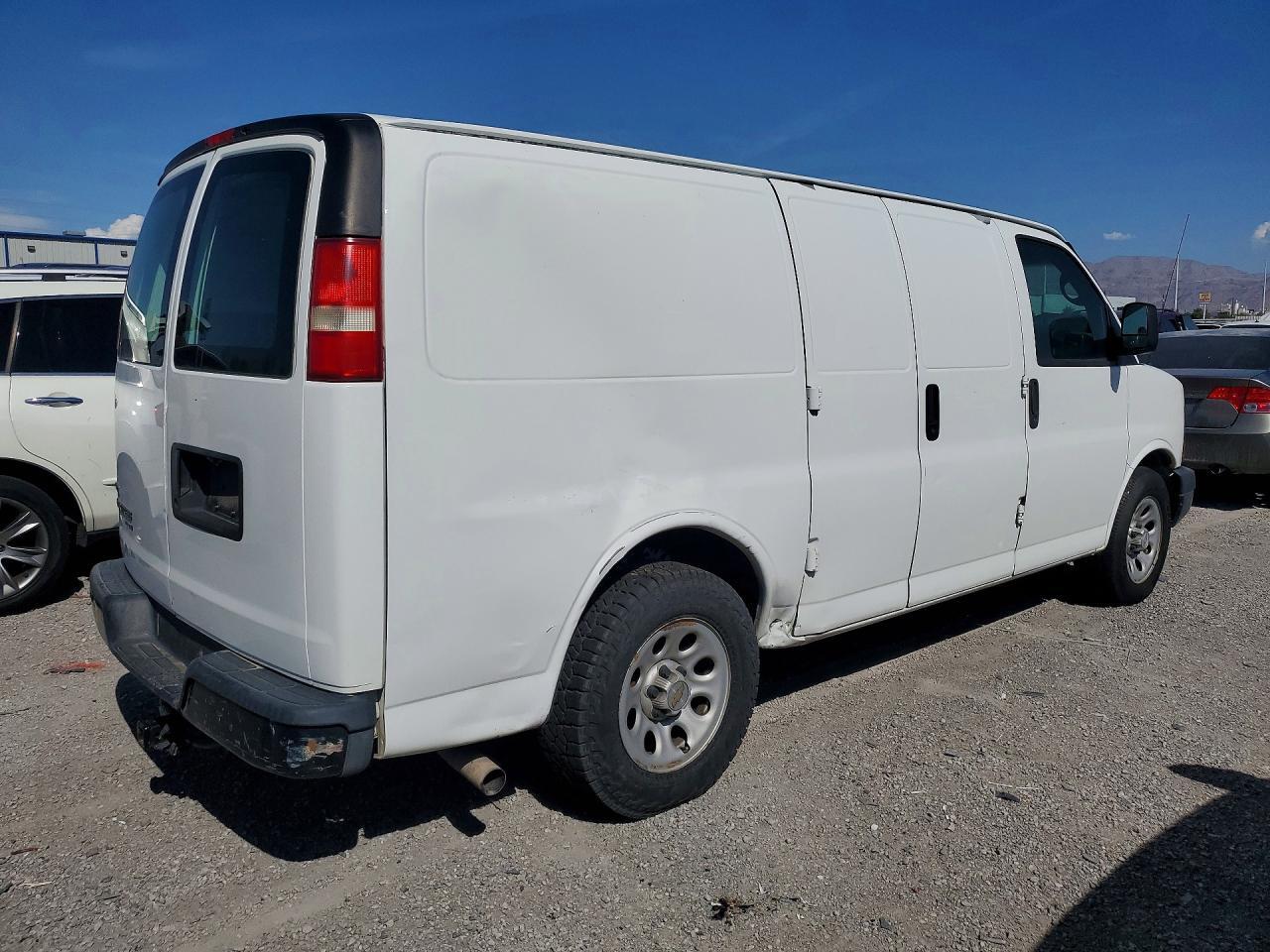 1GCSGAF40B1135061 2011 CHEVROLET EXPRESS G1500 photo no. 3