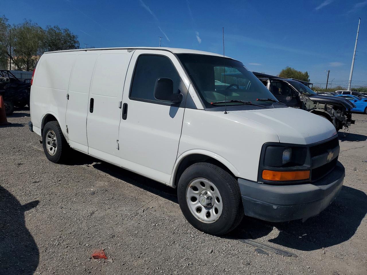 1GCSGAF40B1135061 2011 CHEVROLET EXPRESS G1500 photo no. 4