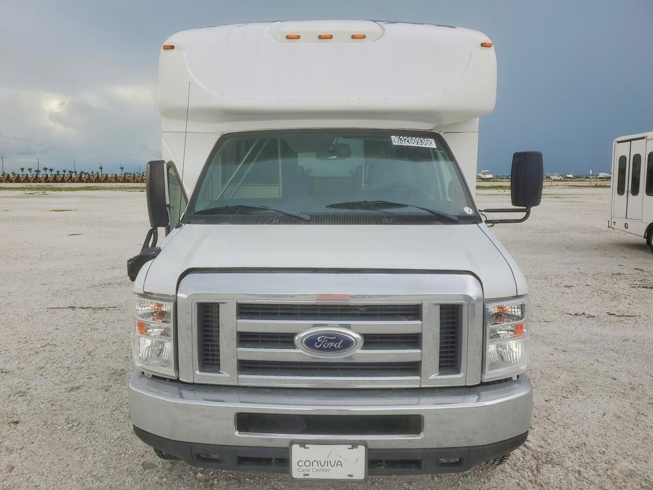 2021 FORD ECONOLINE E350 SUPER DUTY CUTAWAY VAN — Фото 5 из 13