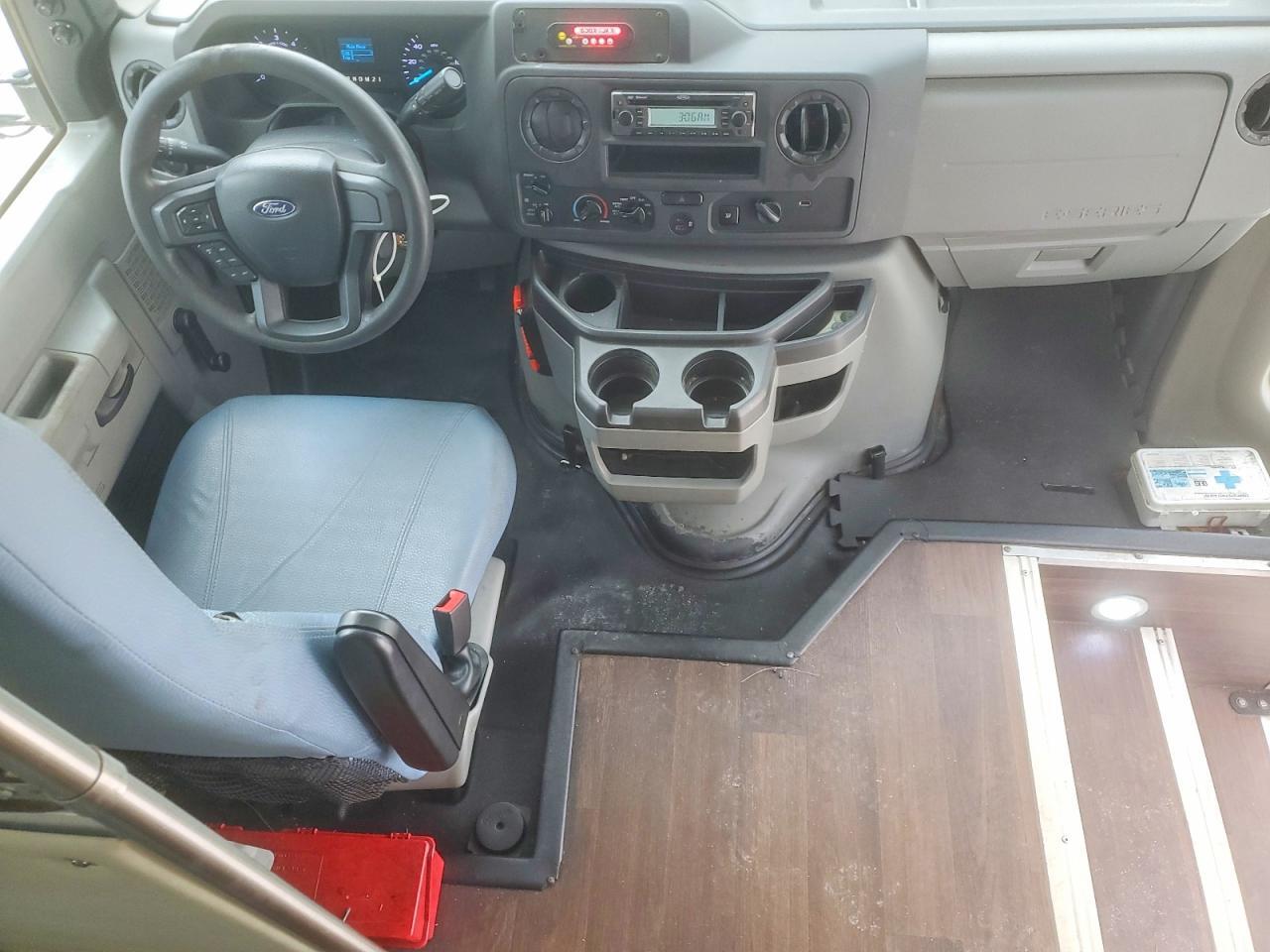 2021 FORD ECONOLINE E350 SUPER DUTY CUTAWAY VAN — Фото 8 из 13