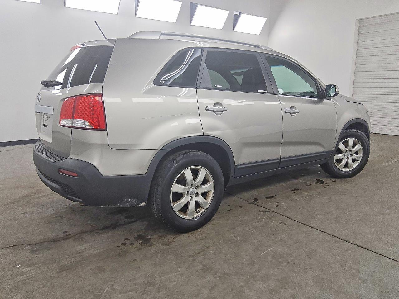 2013 KIA SORENTO LX — Фото 3 из 12