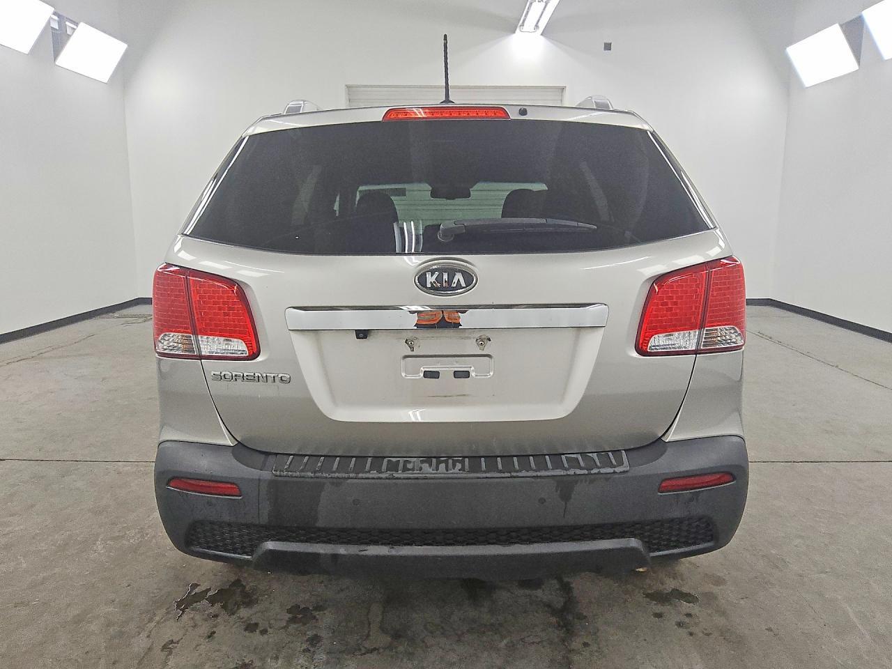2013 KIA SORENTO LX — Фото 6 из 12
