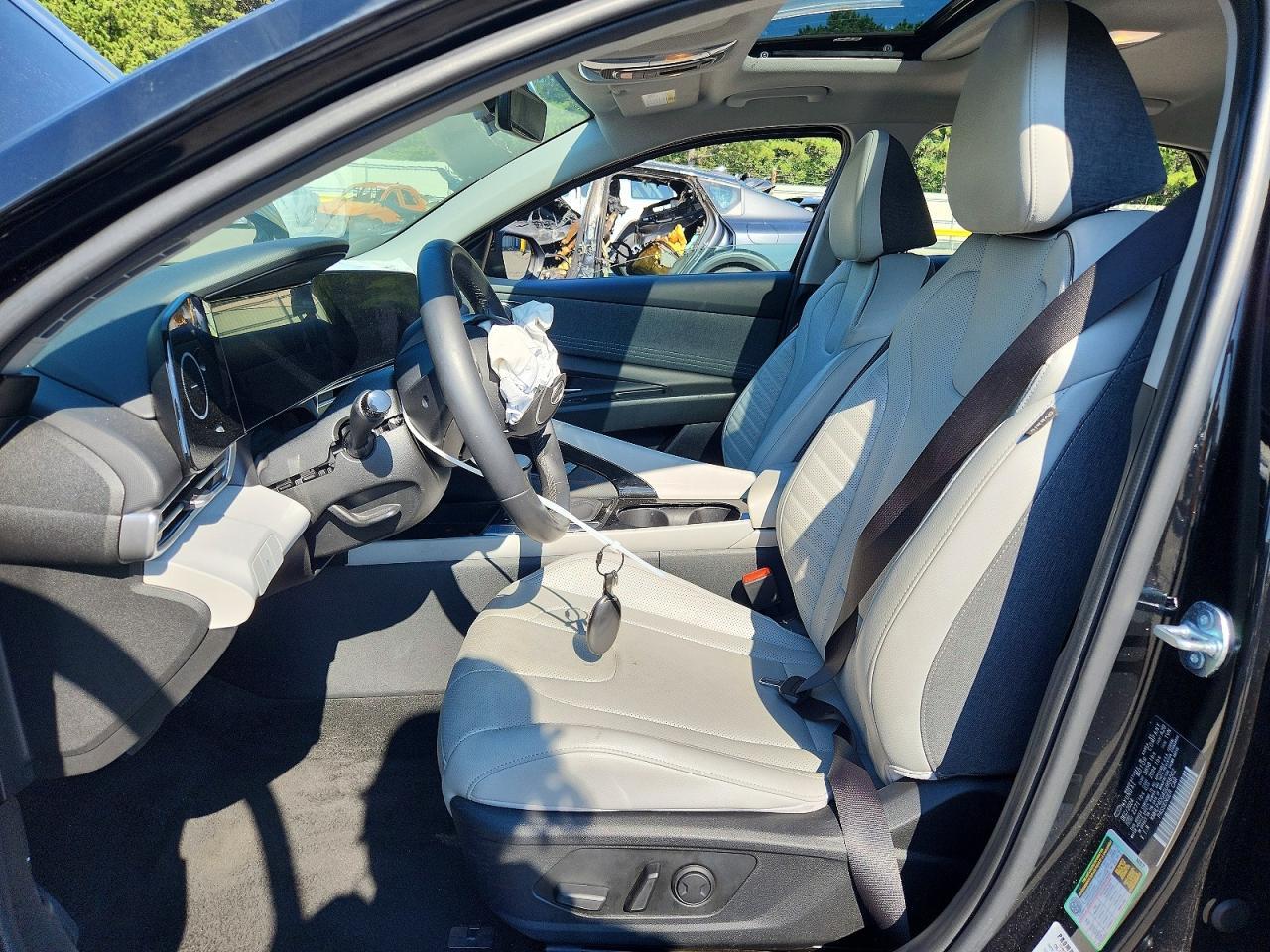 2025 HYUNDAI ELANTRA LIMITED — Фото 7 из 12