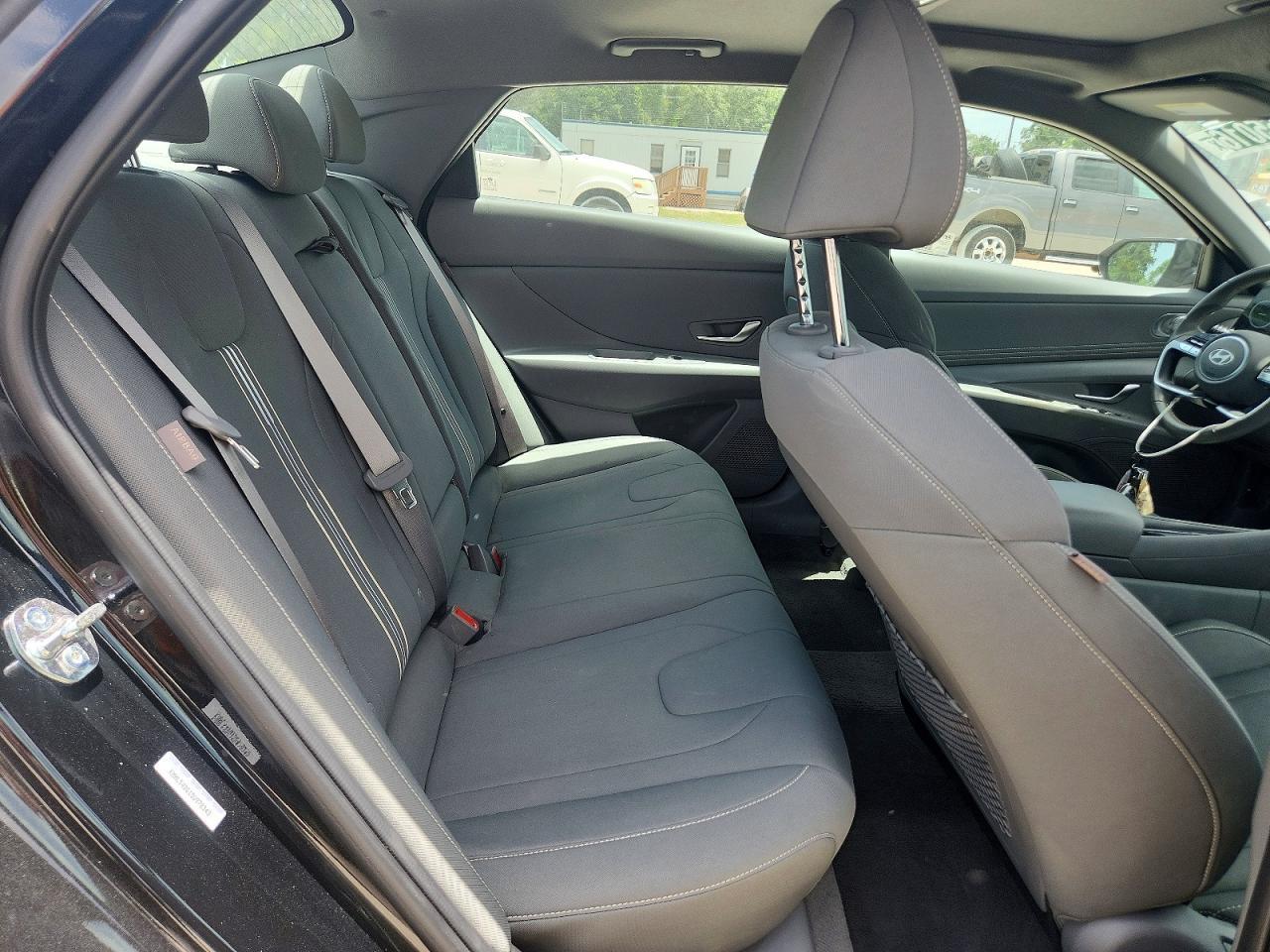 2025 HYUNDAI ELANTRA SEL — Фото 10 из 12