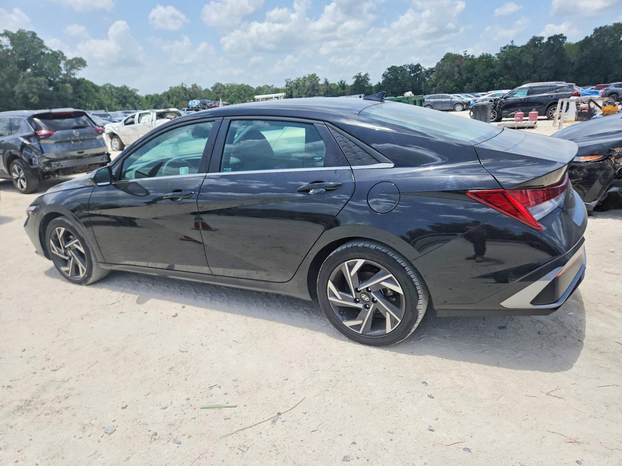 2025 HYUNDAI ELANTRA SEL — Фото 2 из 12
