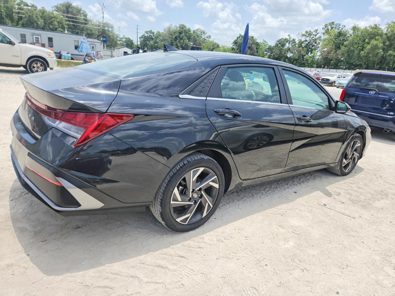 2025 HYUNDAI ELANTRA SEL — Фото 3 из 12