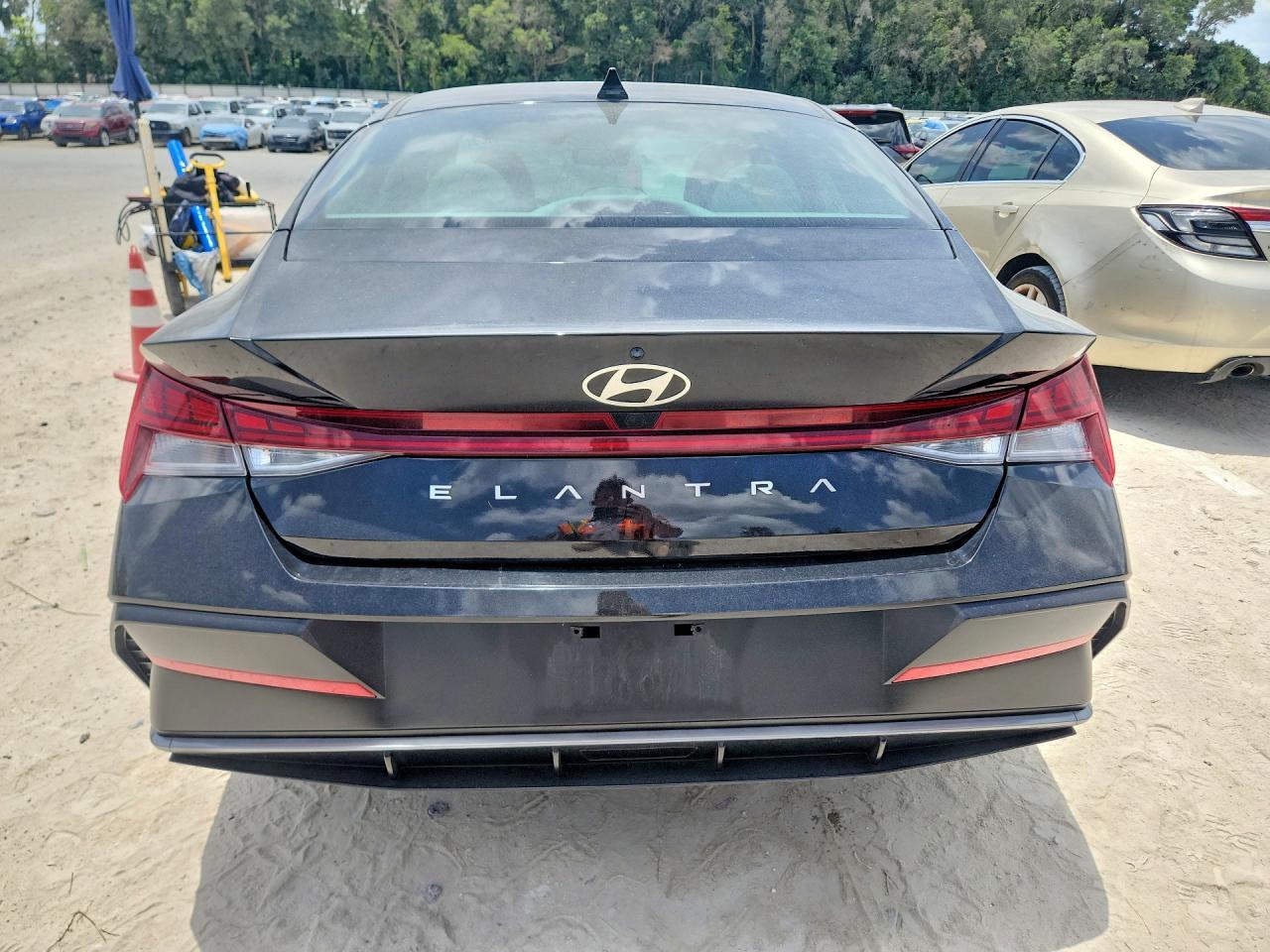 2025 HYUNDAI ELANTRA SEL — Фото 6 из 12