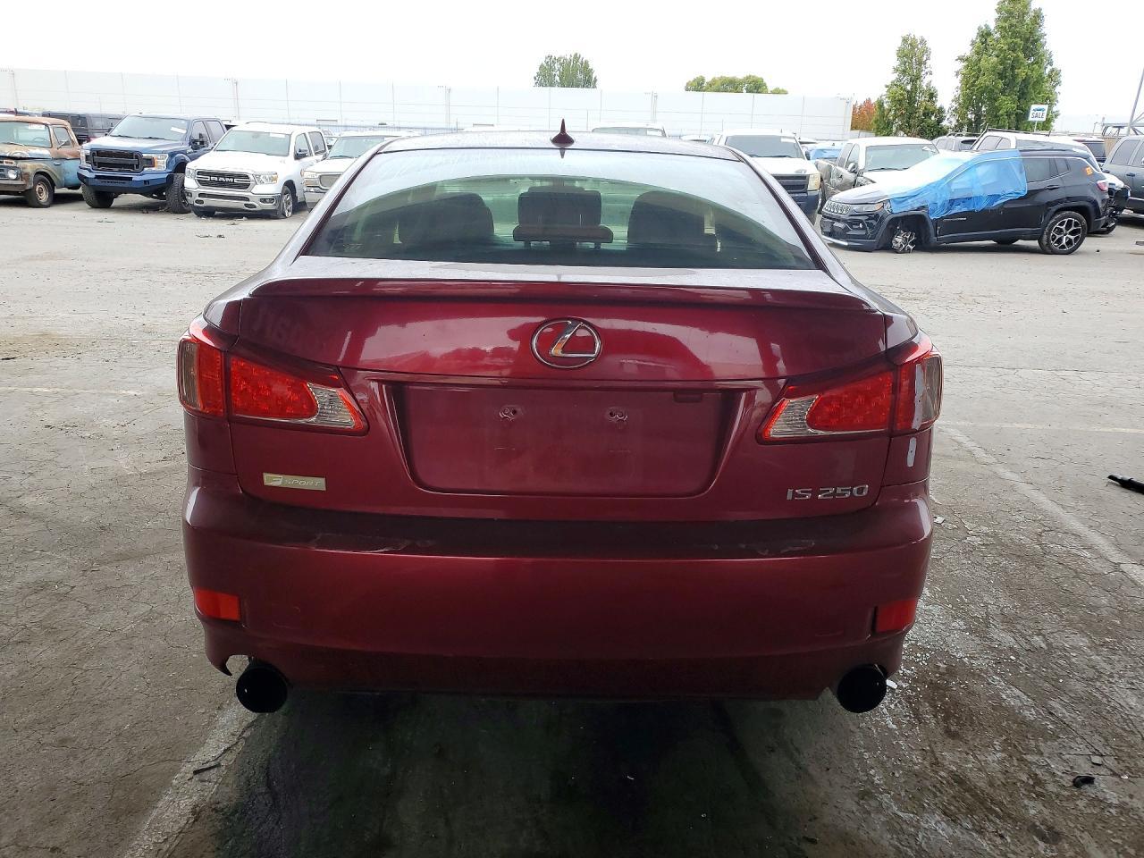 2013 LEXUS IS 250 — Фото 6 из 12