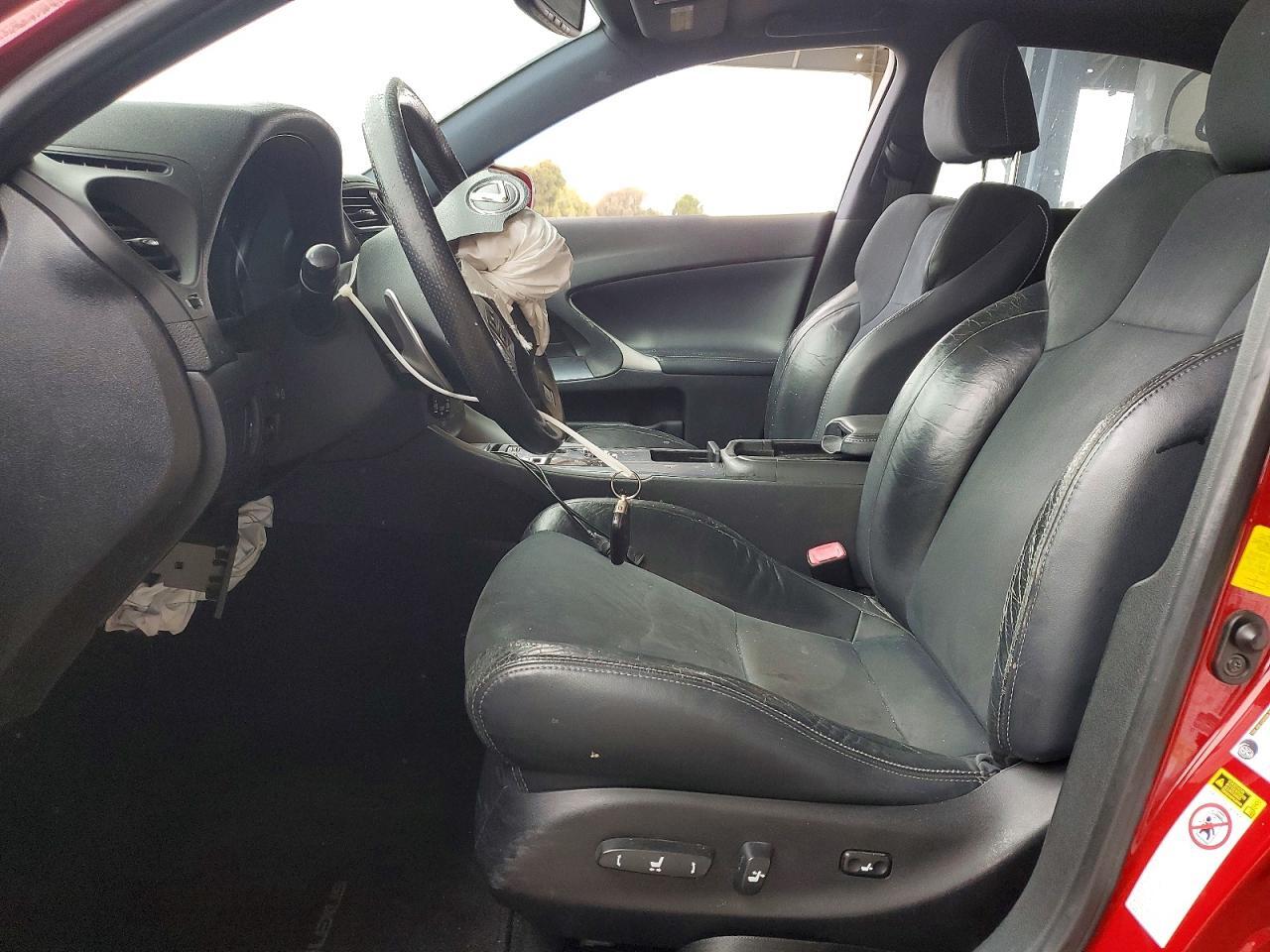 2013 LEXUS IS 250 — Фото 7 из 12