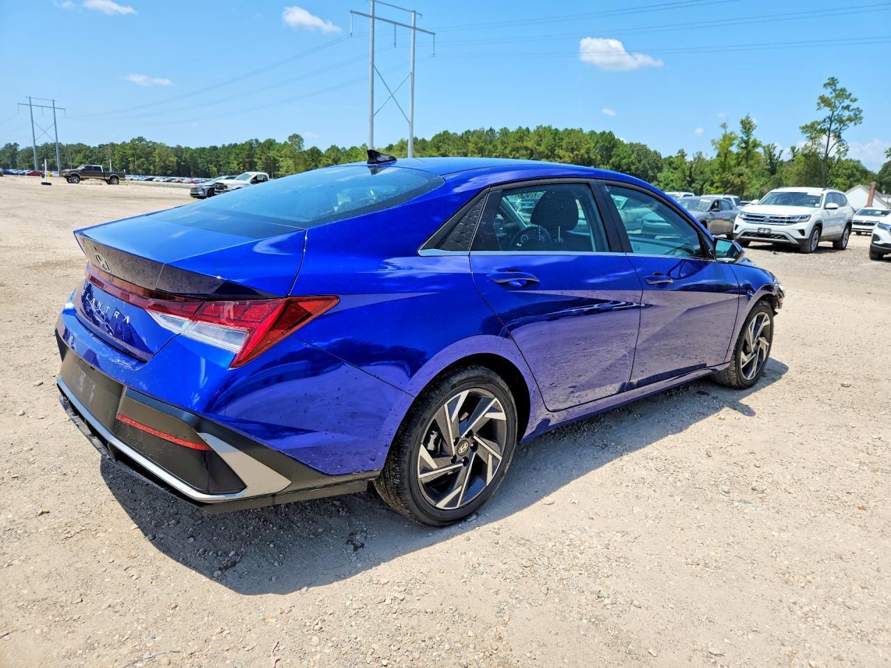 2025 HYUNDAI ELANTRA SEL — Фото 3 из 12