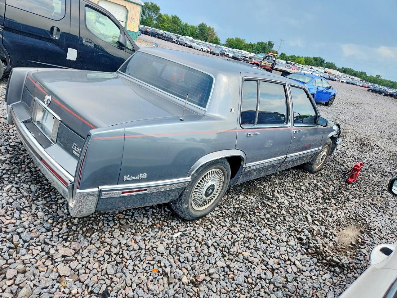 1992 CADILLAC DEVILLE — Фото 3 из 12