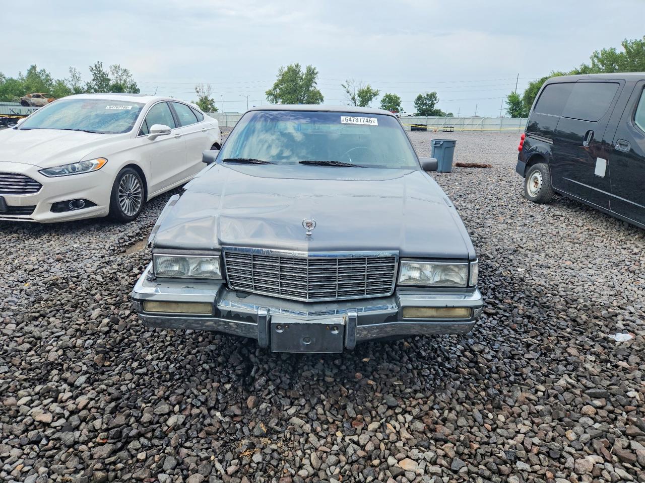 1992 CADILLAC DEVILLE — Фото 5 из 12