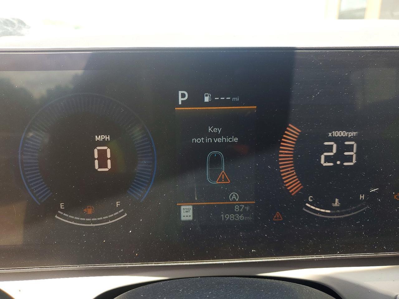 2025 HYUNDAI TUCSON SEL — Фото 9 из 13