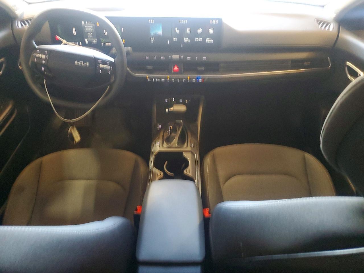 2025 KIA K4 LXS — Фото 8 из 13
