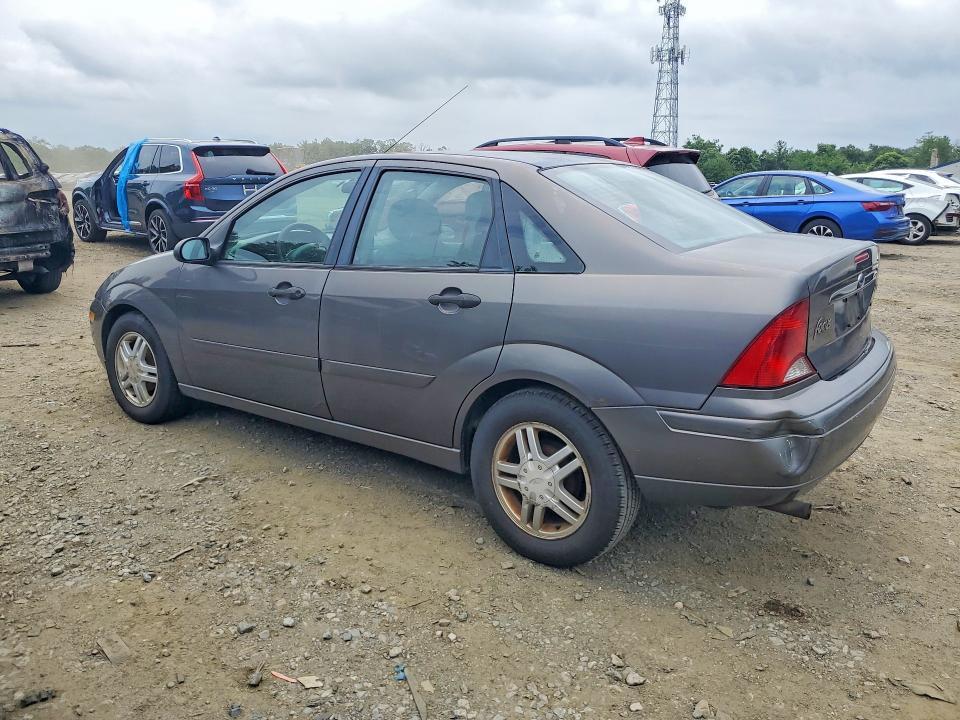 1FAFP38Z94W176905 2004 FORD FOCUS photo no. 2
