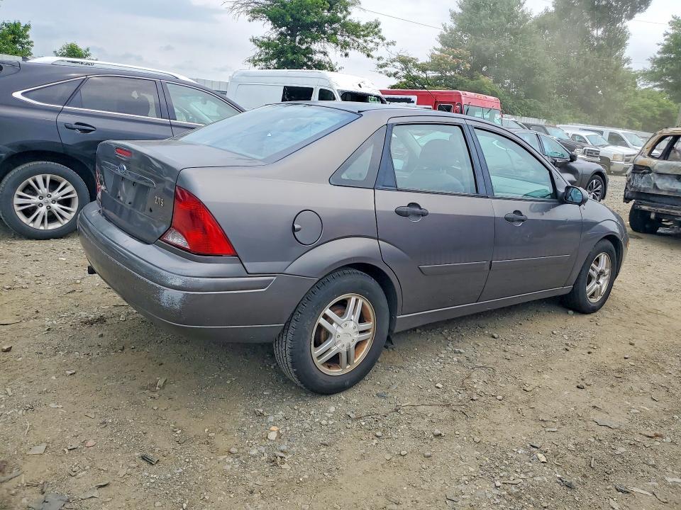 1FAFP38Z94W176905 2004 FORD FOCUS photo no. 3