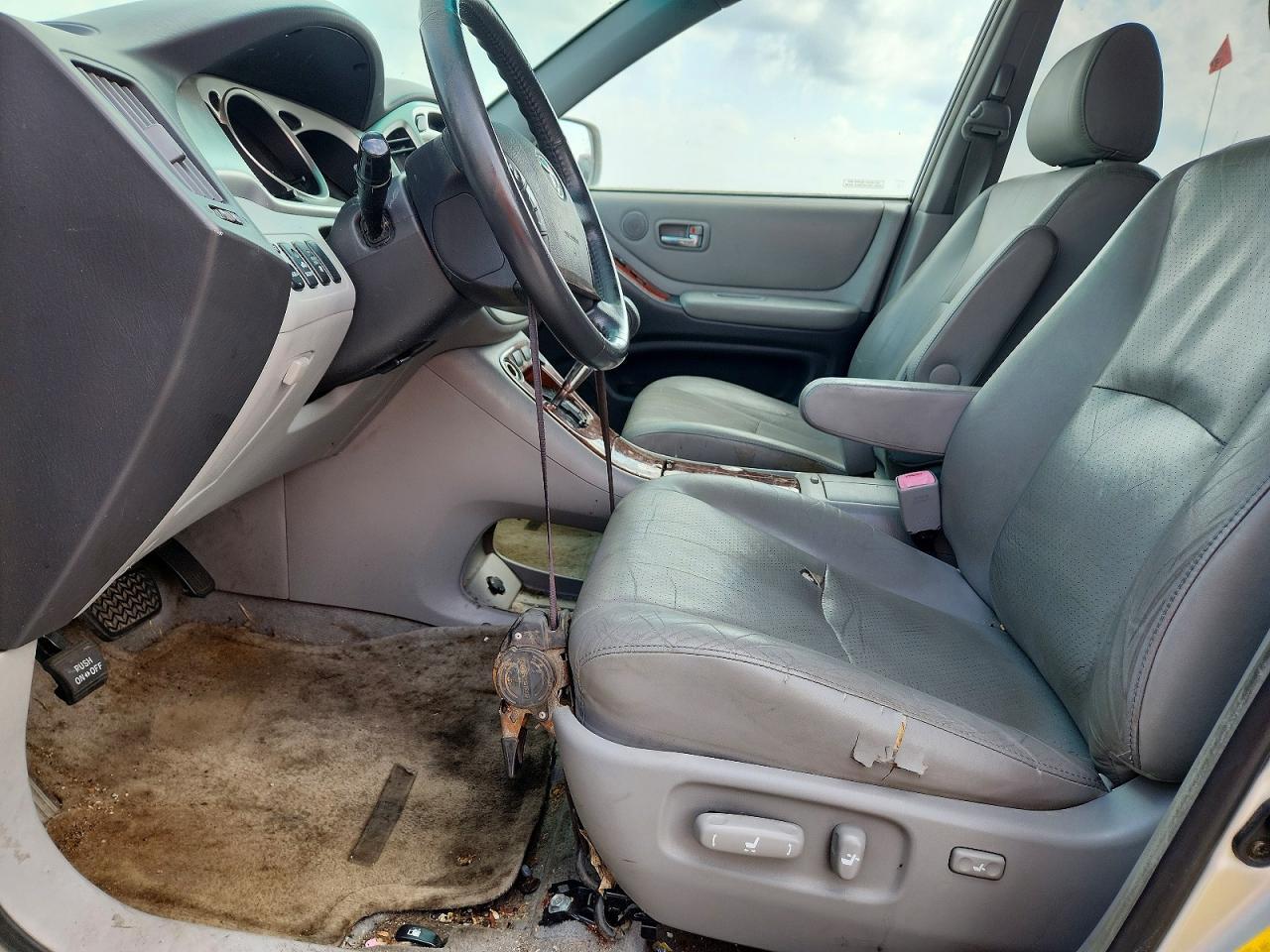 2004 TOYOTA HIGHLANDER LIMITED — Фото 7 из 13