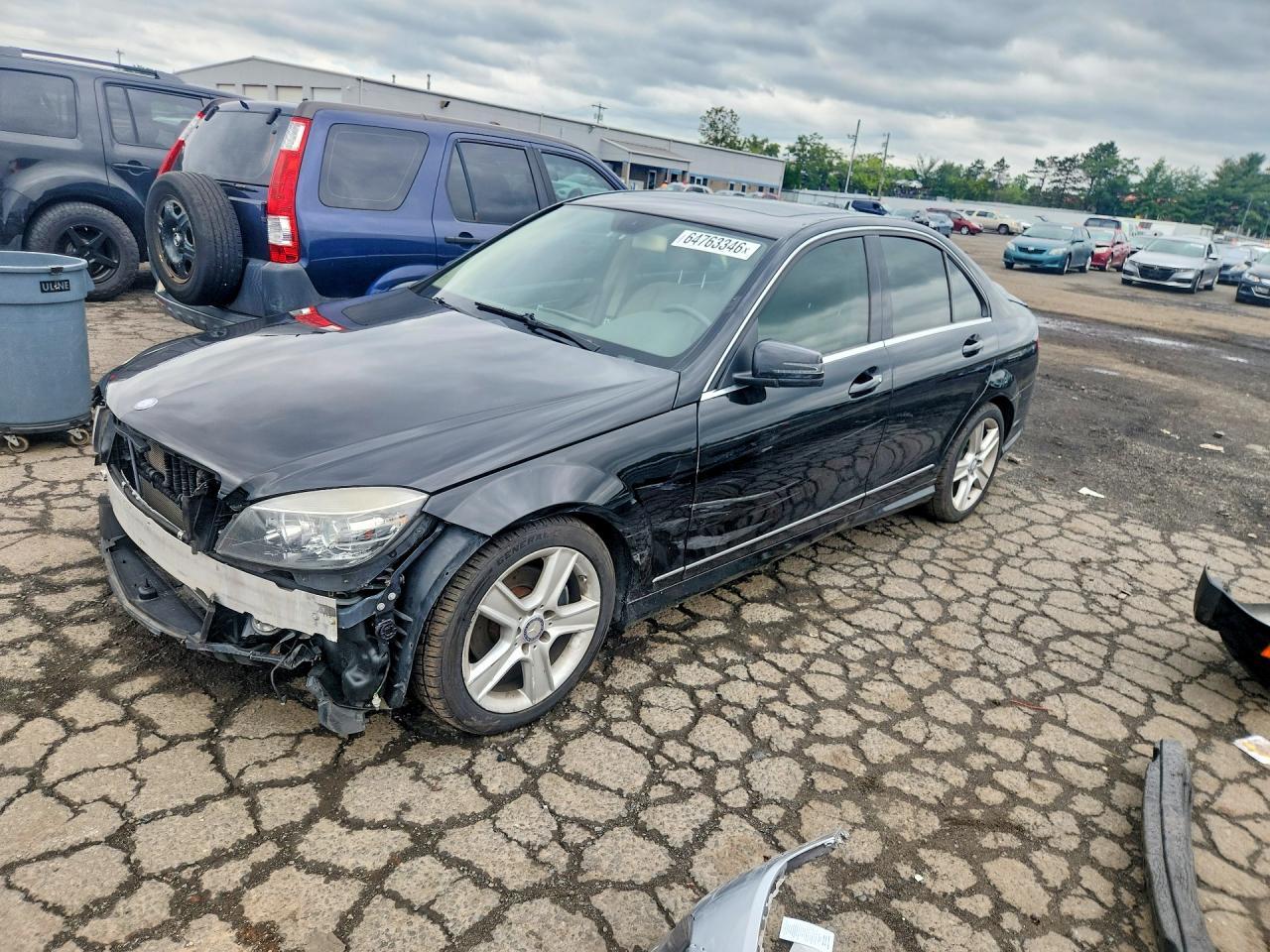 2011 MERCEDES-BENZ C WDDGF8BB5BR133805