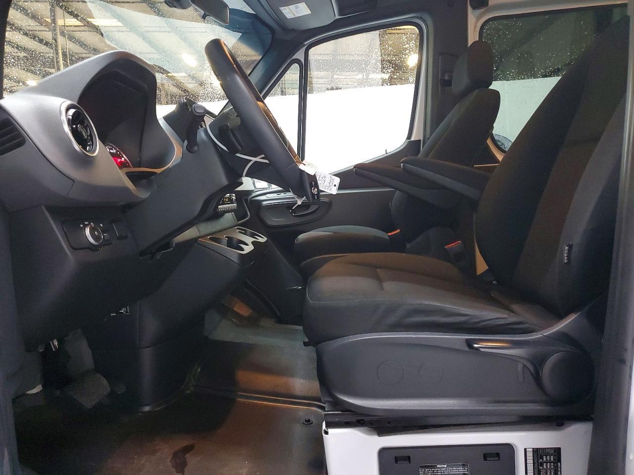 2025 MERCEDES-BENZ SPRINTER 2500 — Фото 7 из 13