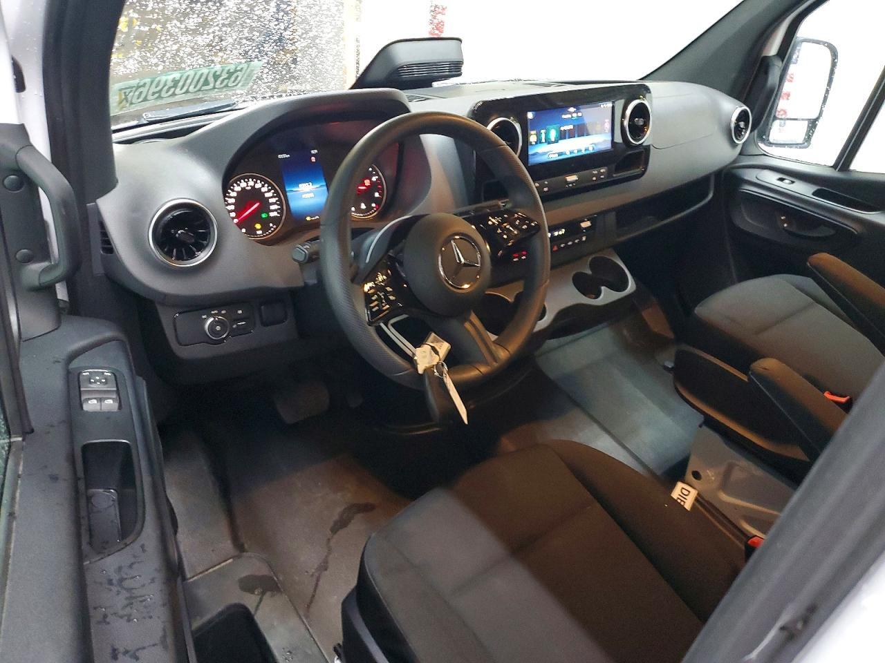 2025 MERCEDES-BENZ SPRINTER 2500 — Фото 8 из 13