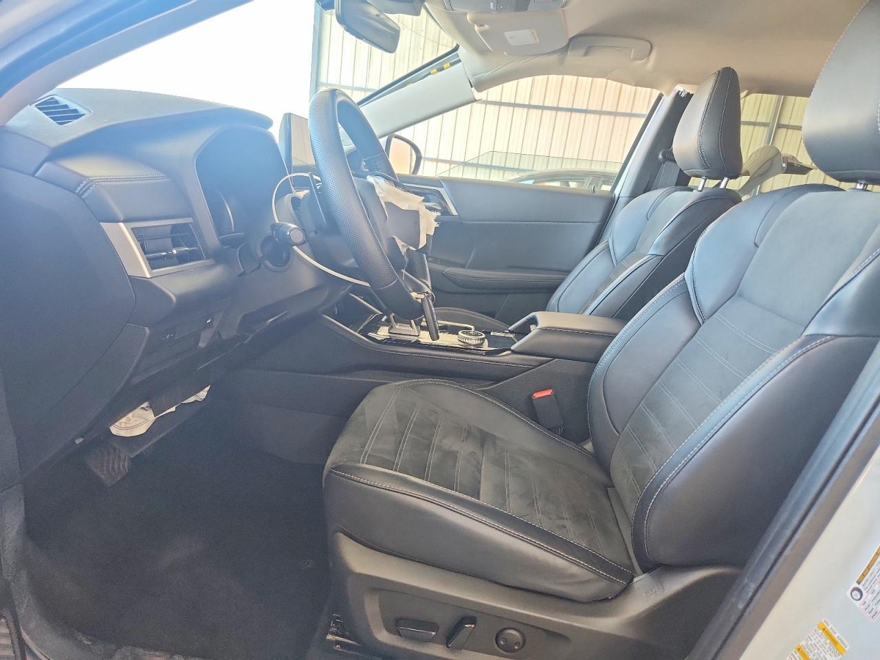 2025 MITSUBISHI OUTLANDER SE — Фото 7 из 13