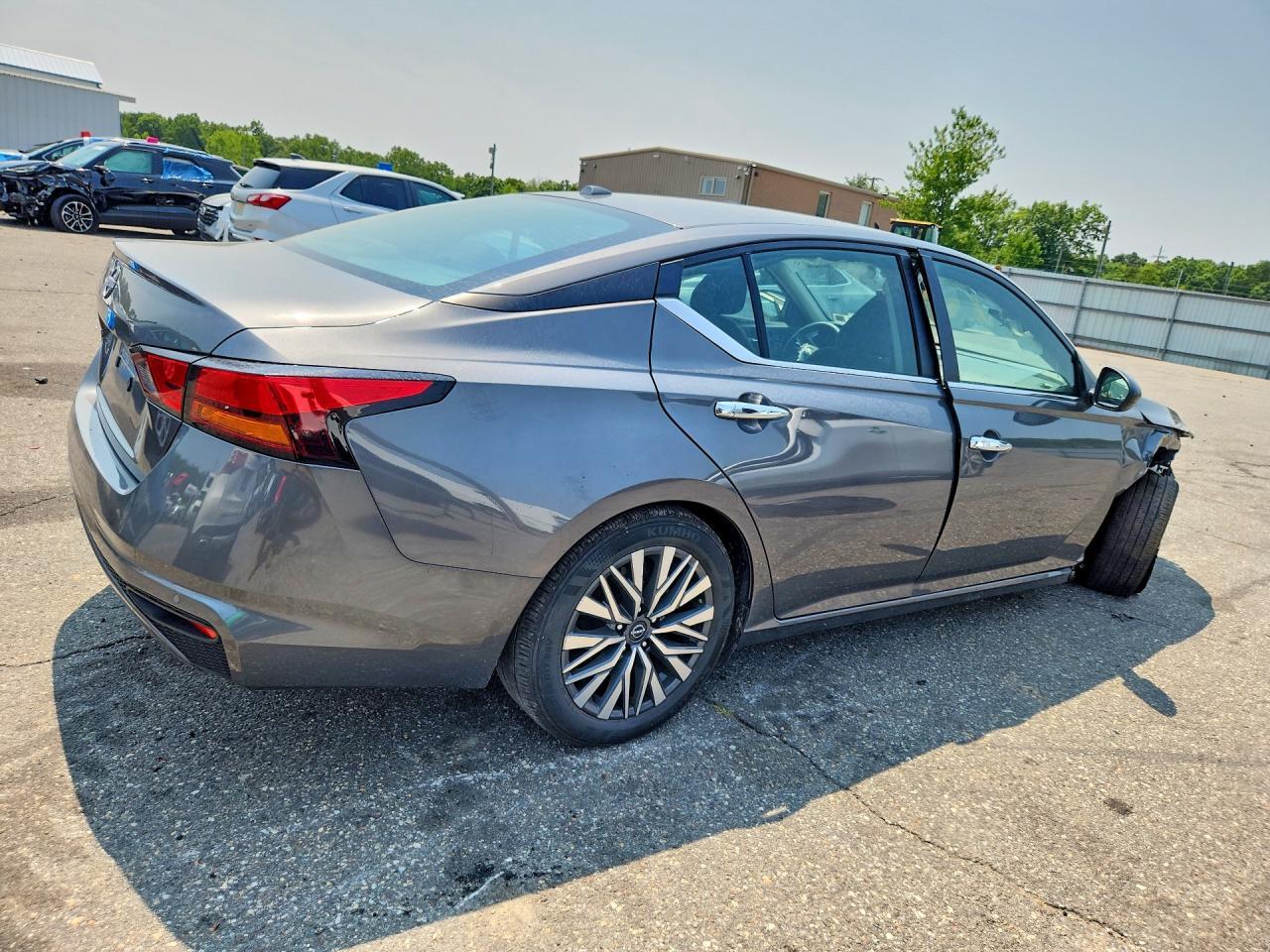 2025 NISSAN ALTIMA SV — Фото 3 из 12