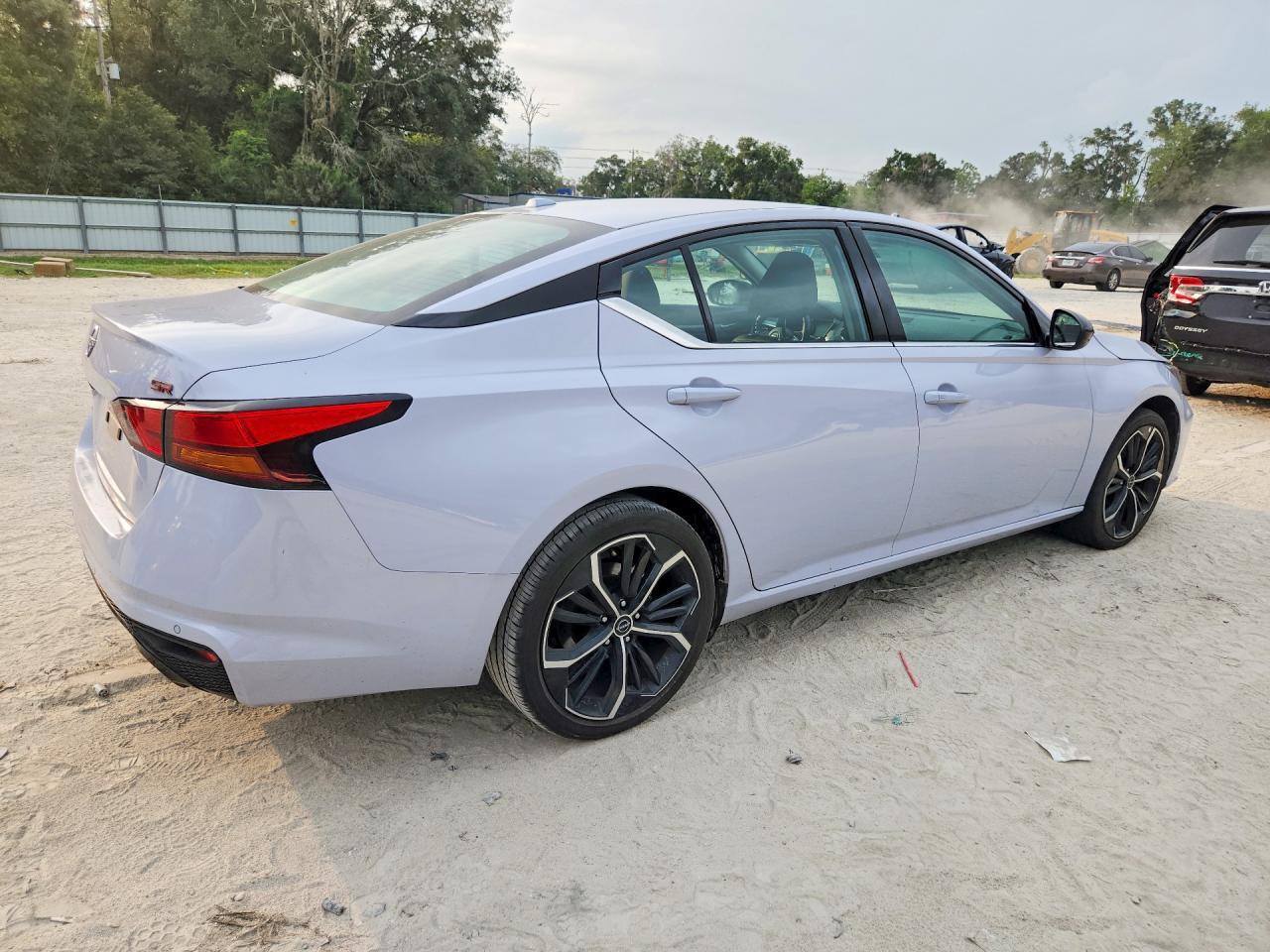 2025 NISSAN ALTIMA SR — Фото 3 из 12