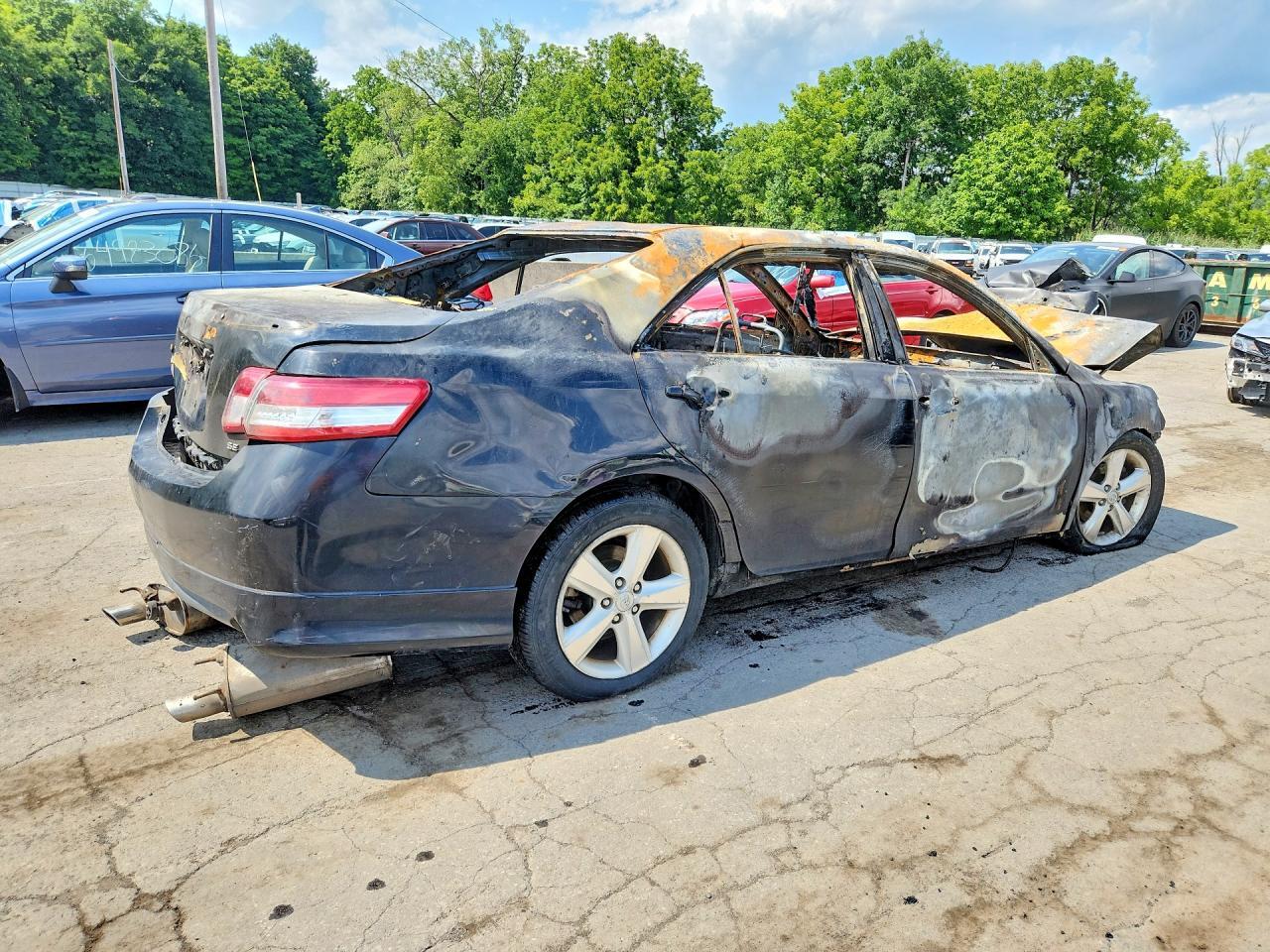 2011 TOYOTA CAMRY SE — Фото 3 из 11
