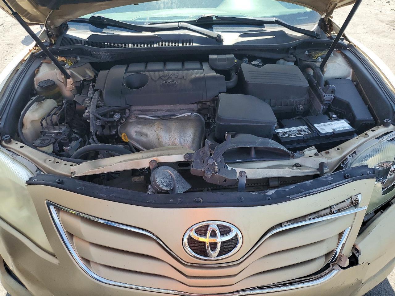 2011 TOYOTA CAMRY LE — Фото 11 из 12
